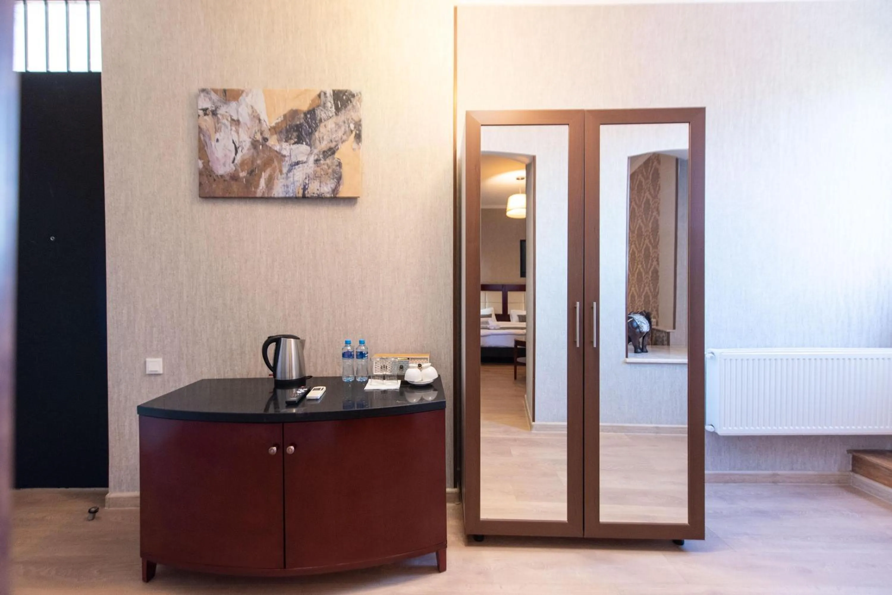 Coffee/tea facilities in Kraveli Hotel