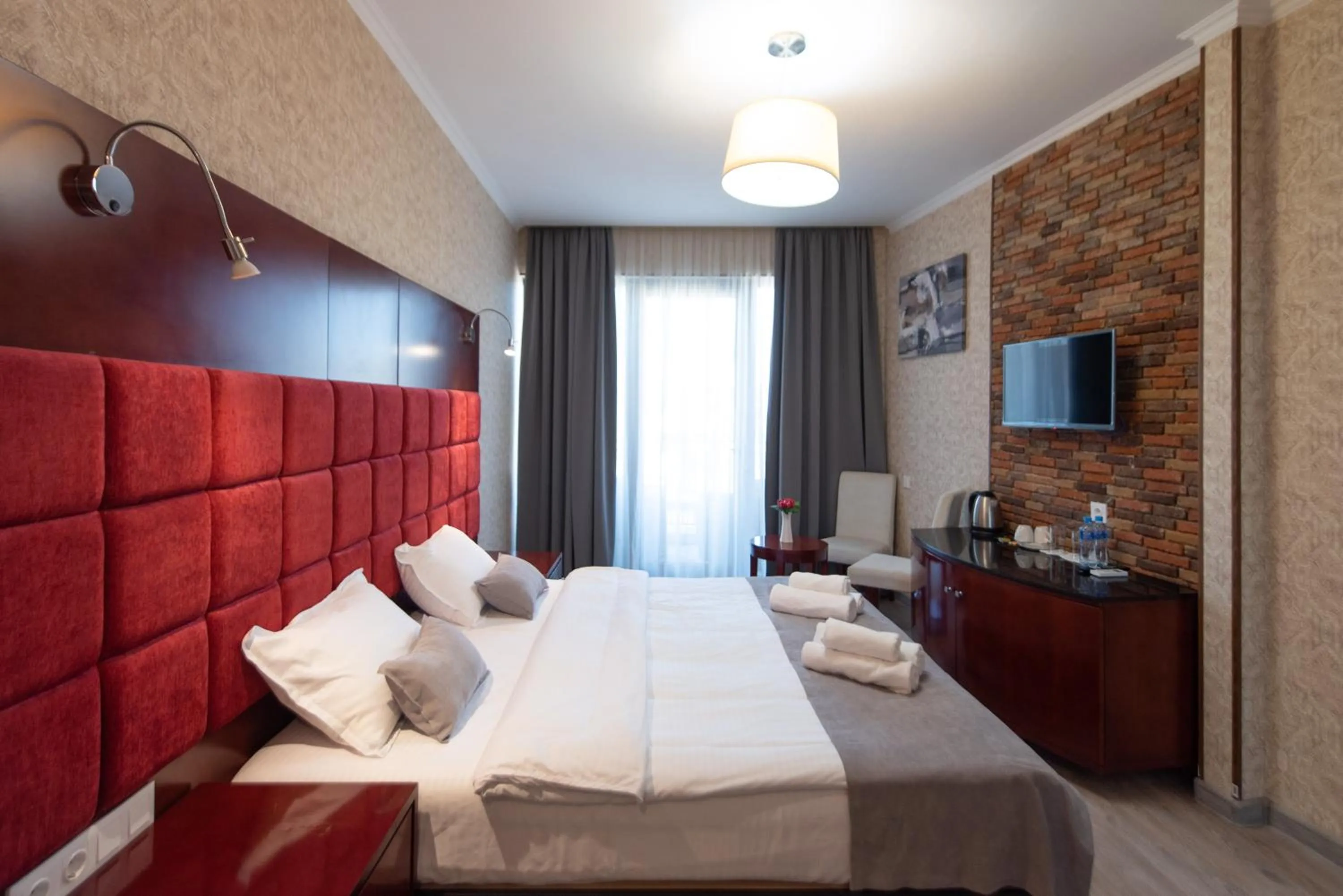 Bed in Kraveli Hotel