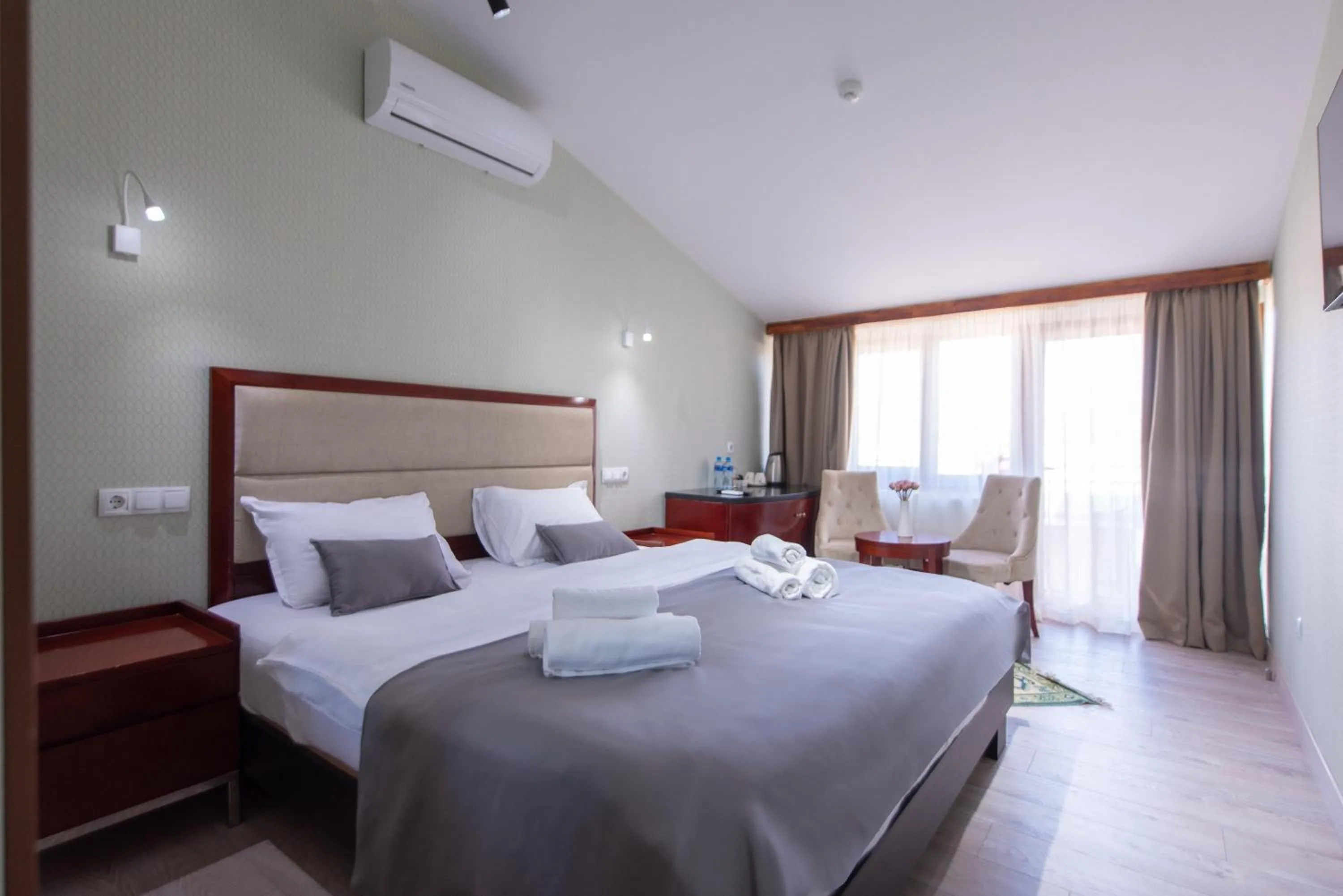 Bed in Kraveli Hotel