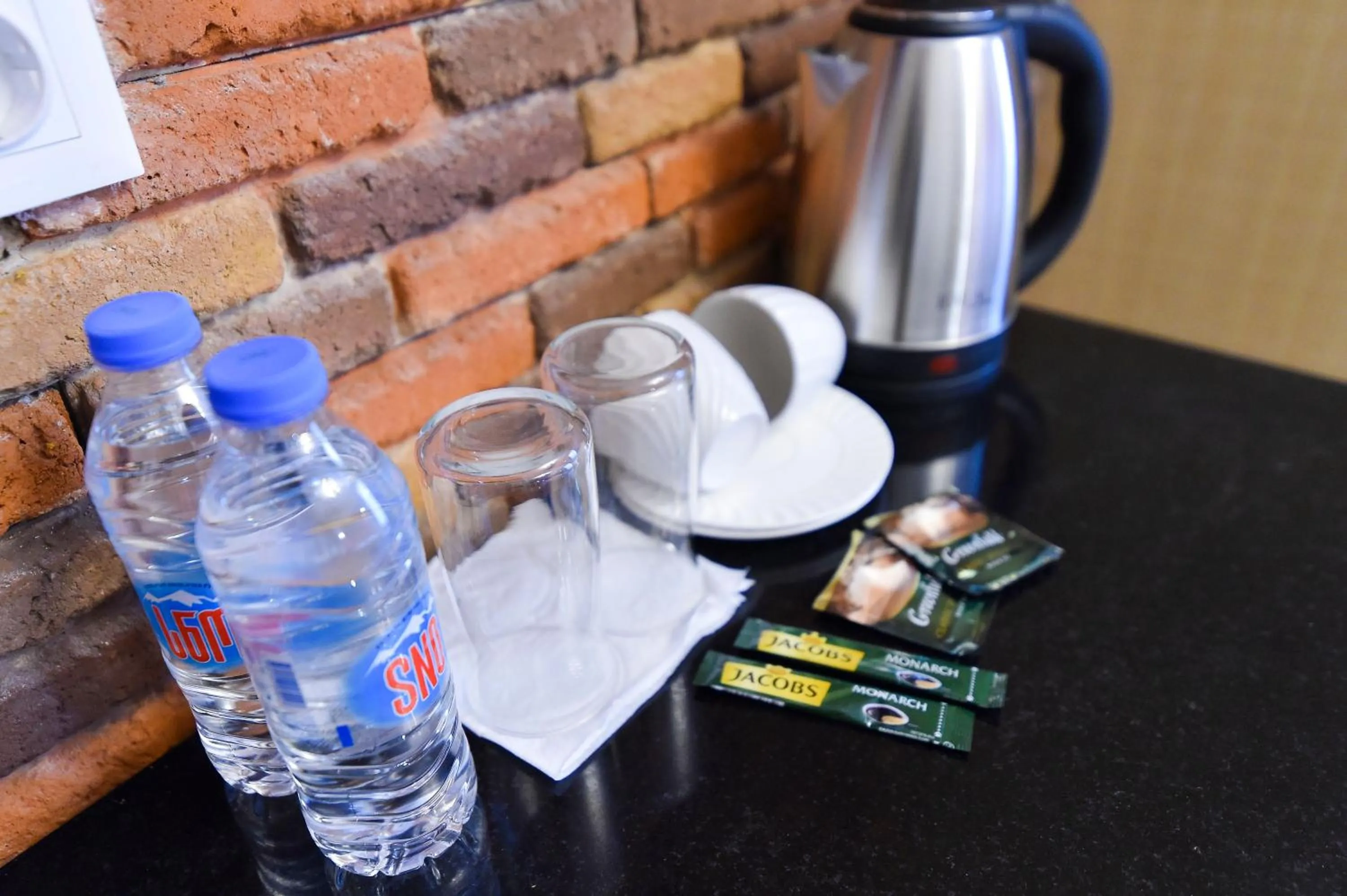 Coffee/tea facilities in Kraveli Hotel