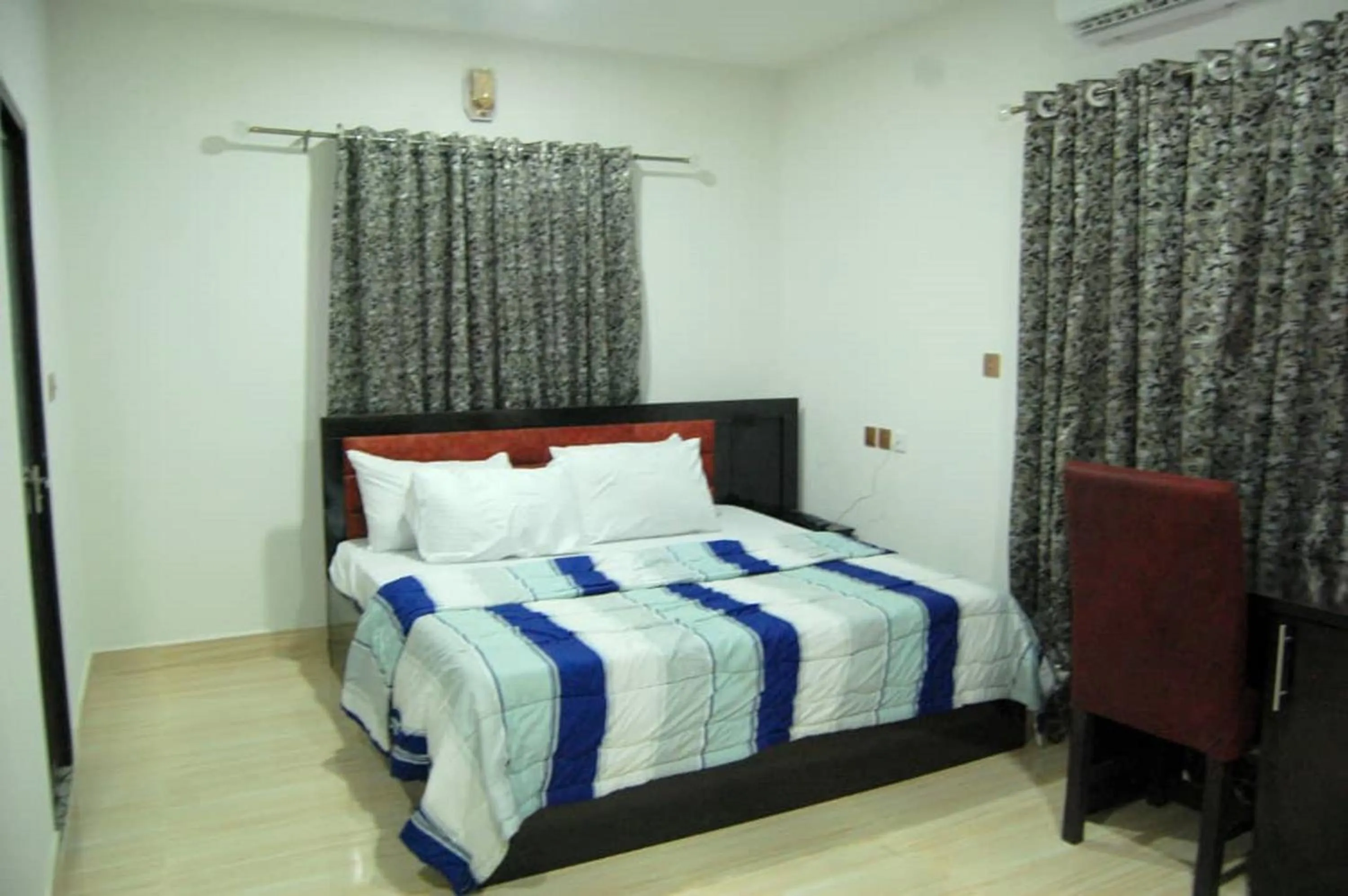 Bed in STARSAPPHIRE LUXURY HOTELS LTD