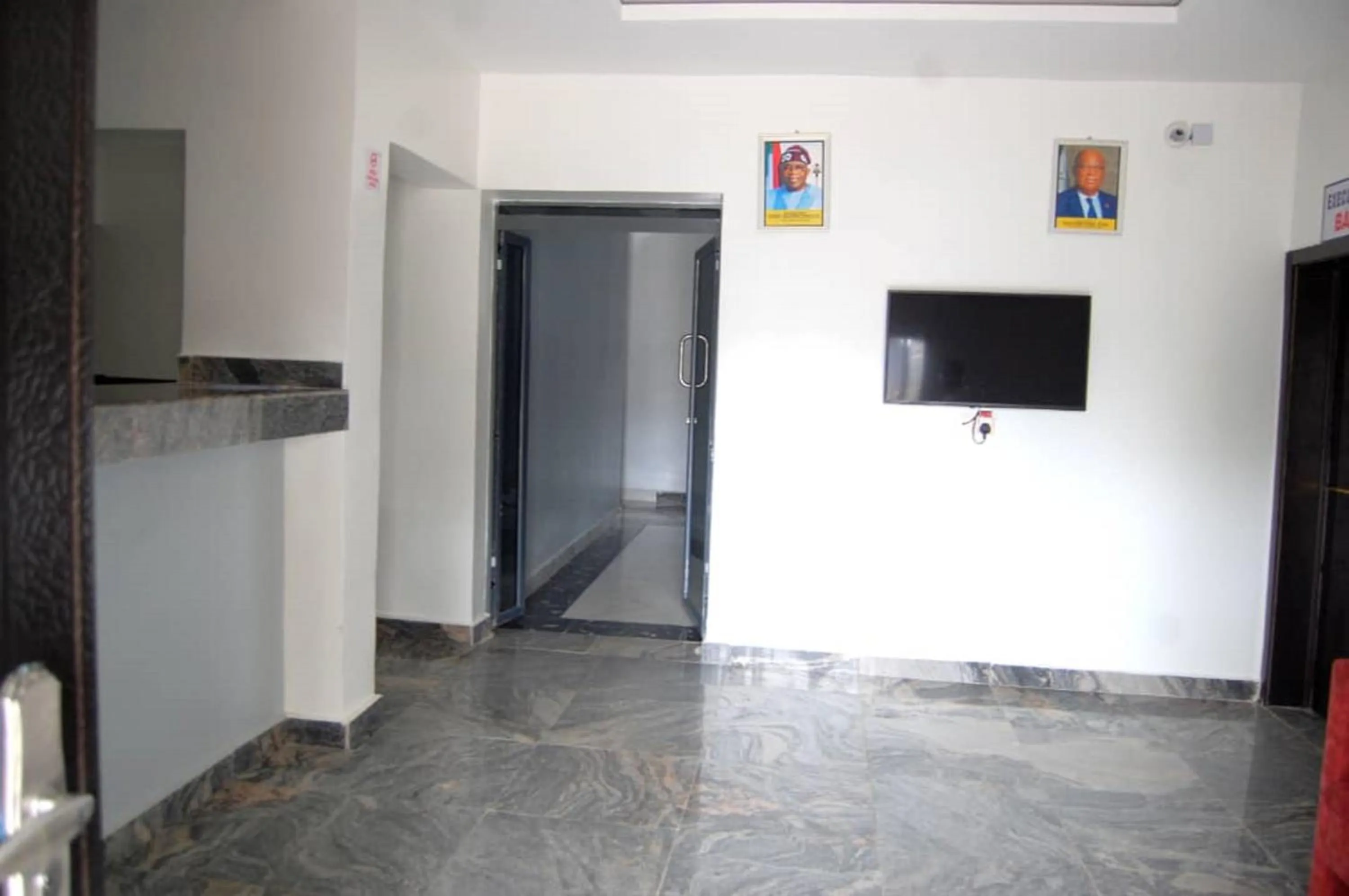 Communal lounge/ TV room in STARSAPPHIRE LUXURY HOTELS LTD