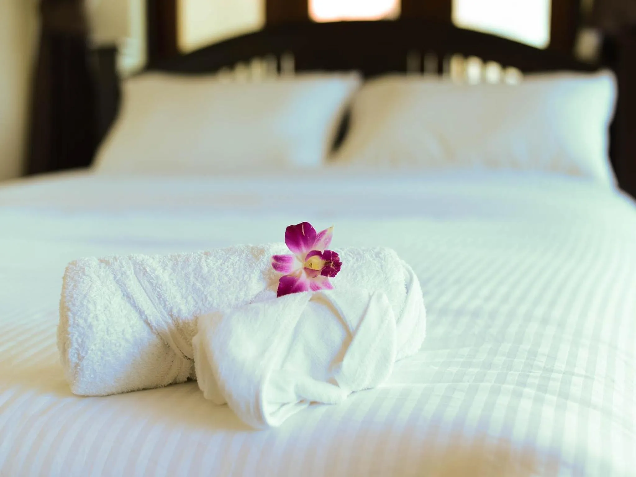 Bed in Ban U Thong Accommodations