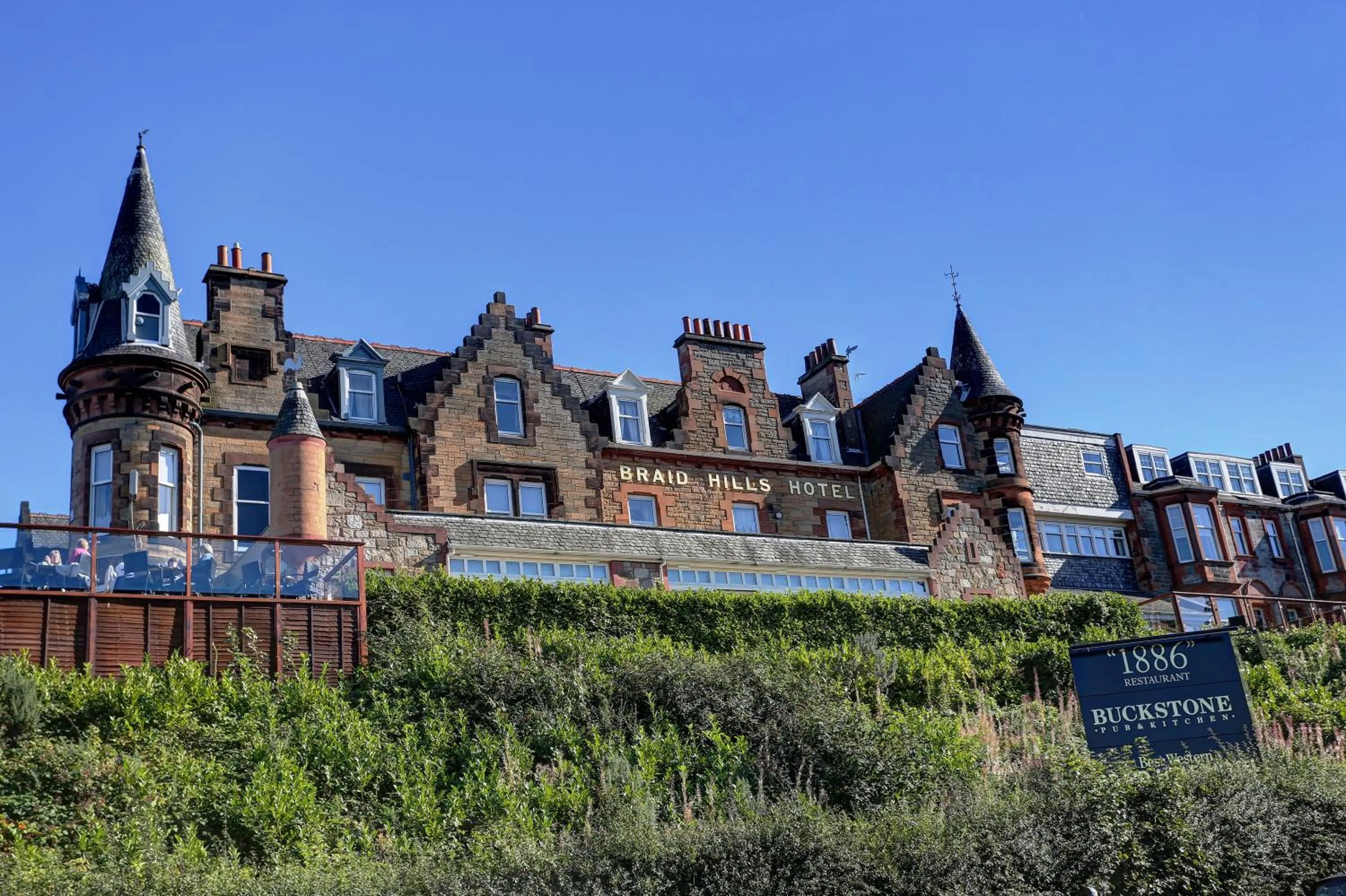 Facade/entrance in Braid Hills Hotel