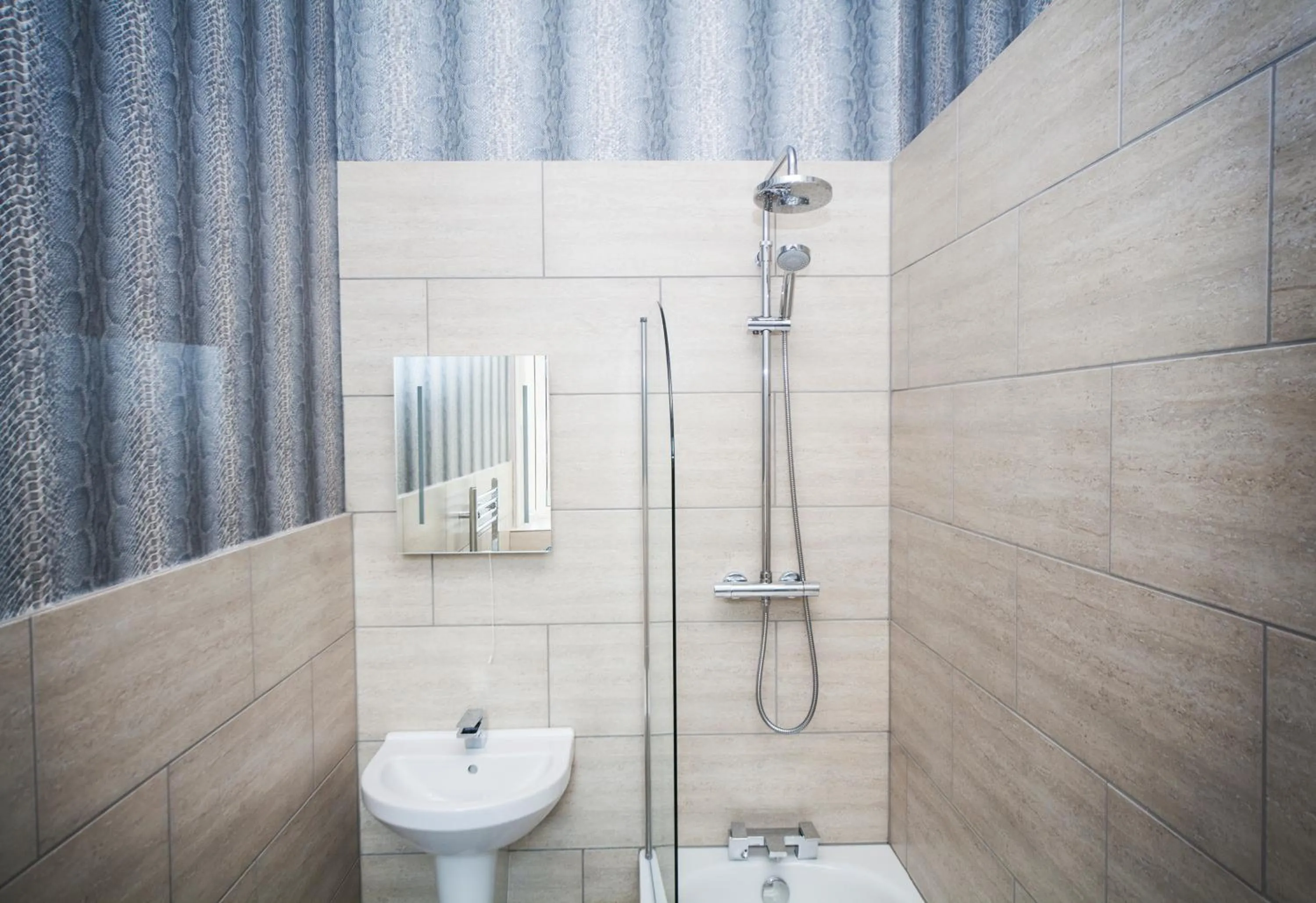 Bathroom in Braid Hills Hotel