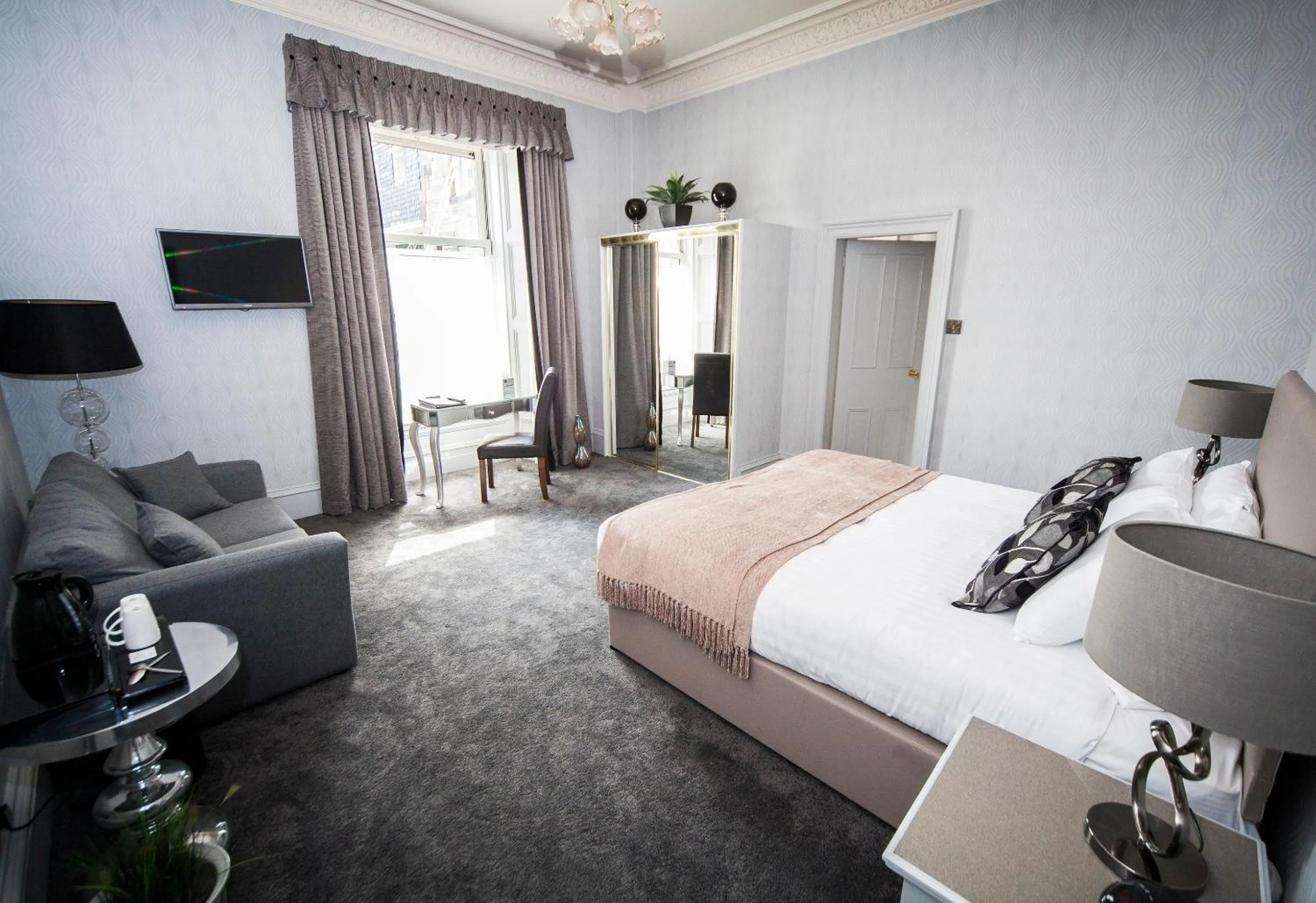 Bed in Braid Hills Hotel