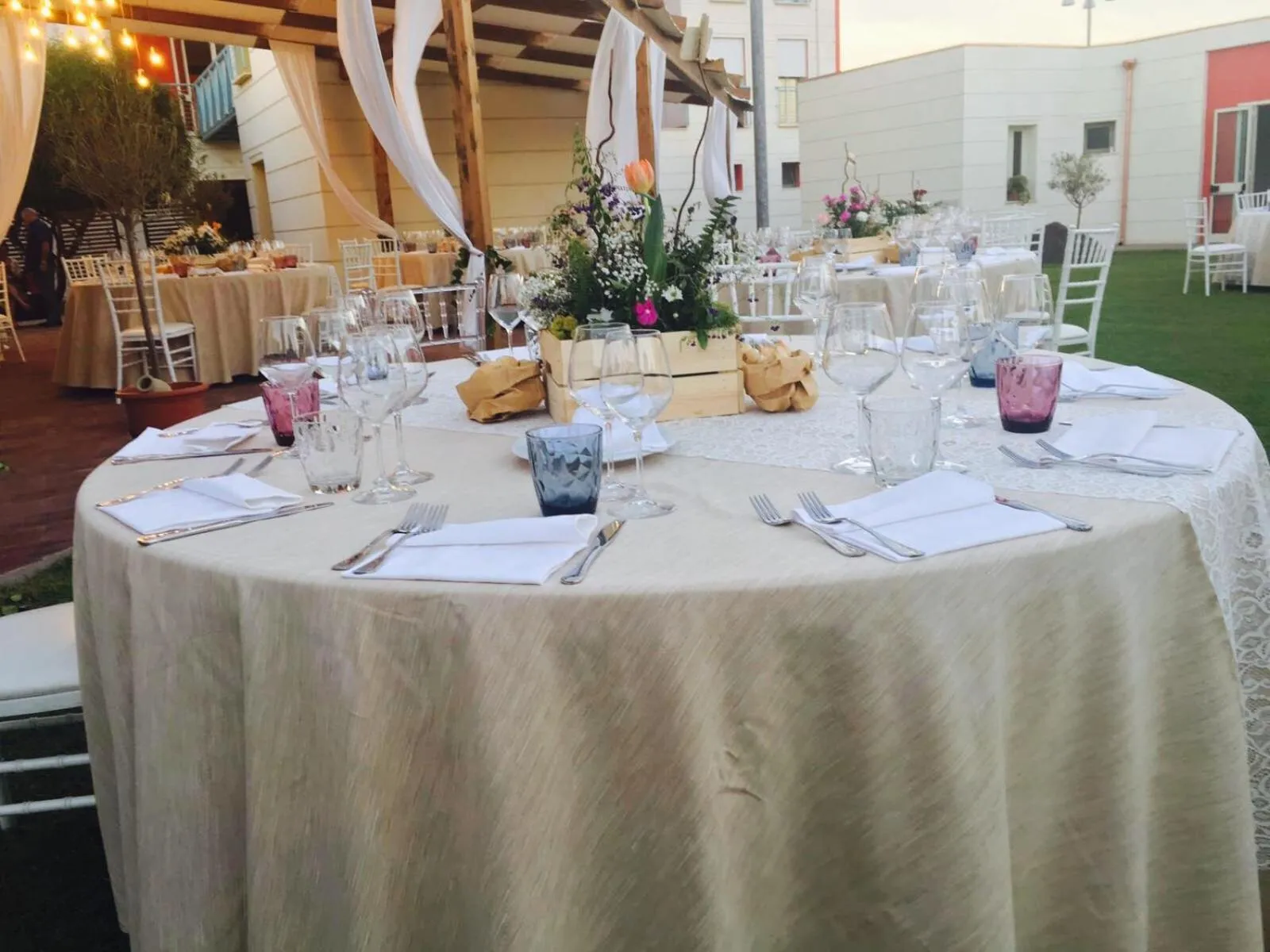 Restaurant/places to eat in Glemerald Hostel