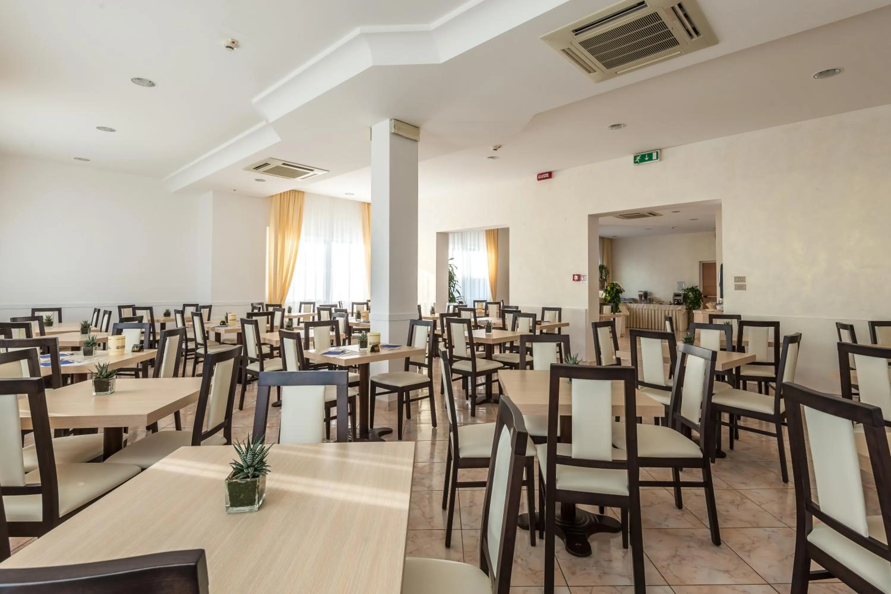 Communal lounge/ TV room in Hotel Corinna