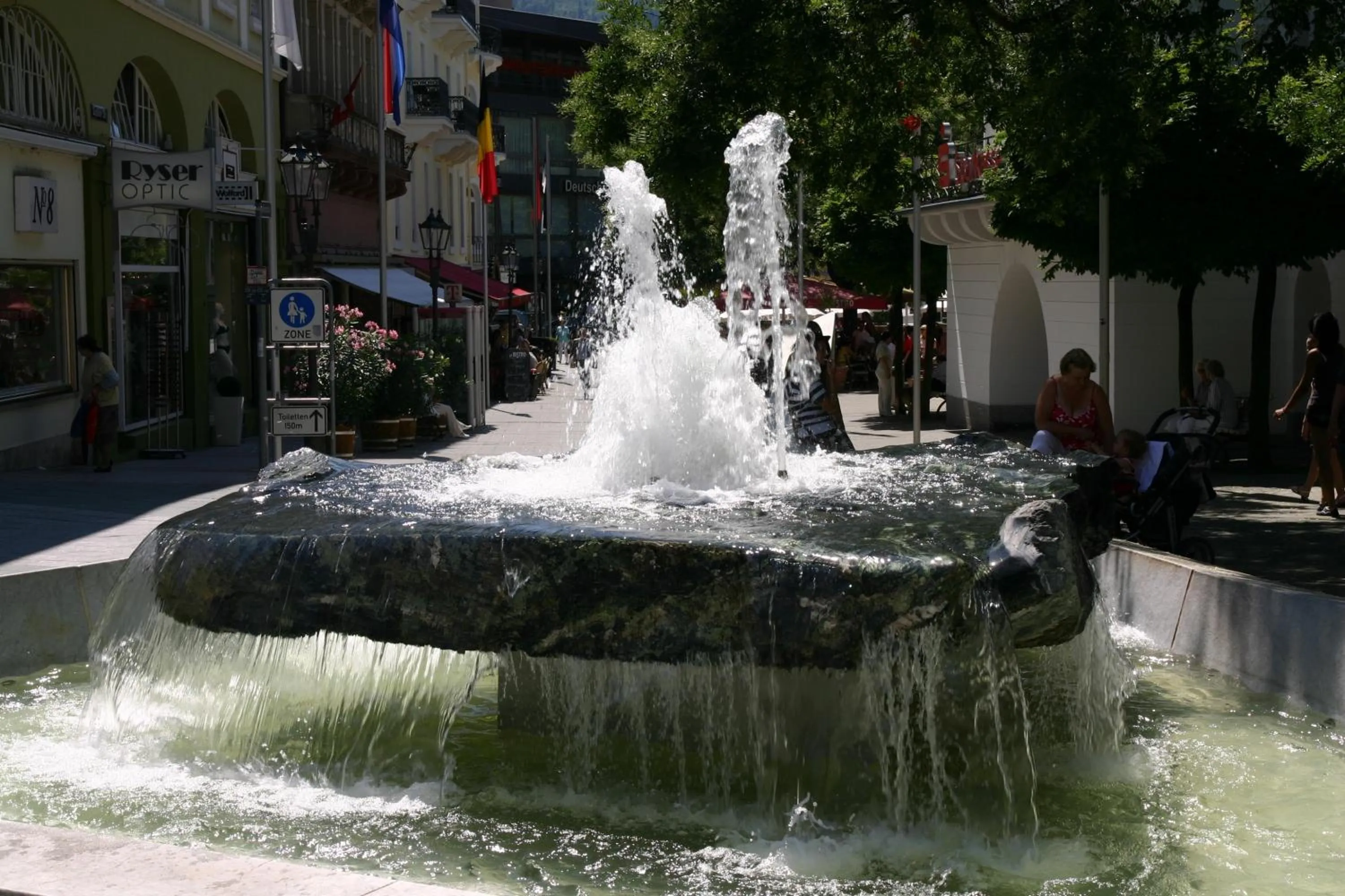 Day in Apparthaus Pfeifer