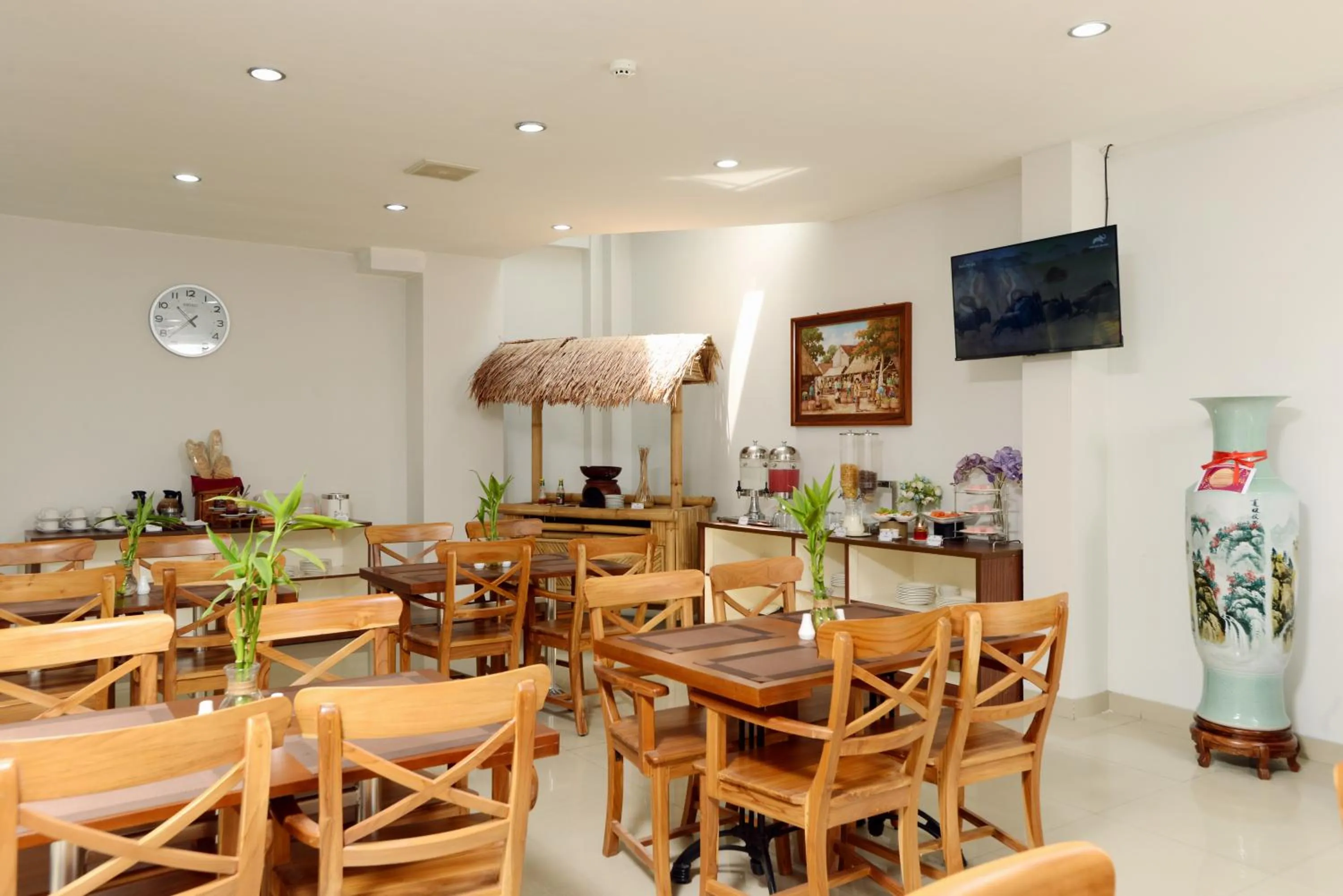 Restaurant/places to eat in Hotel Dafam Rio