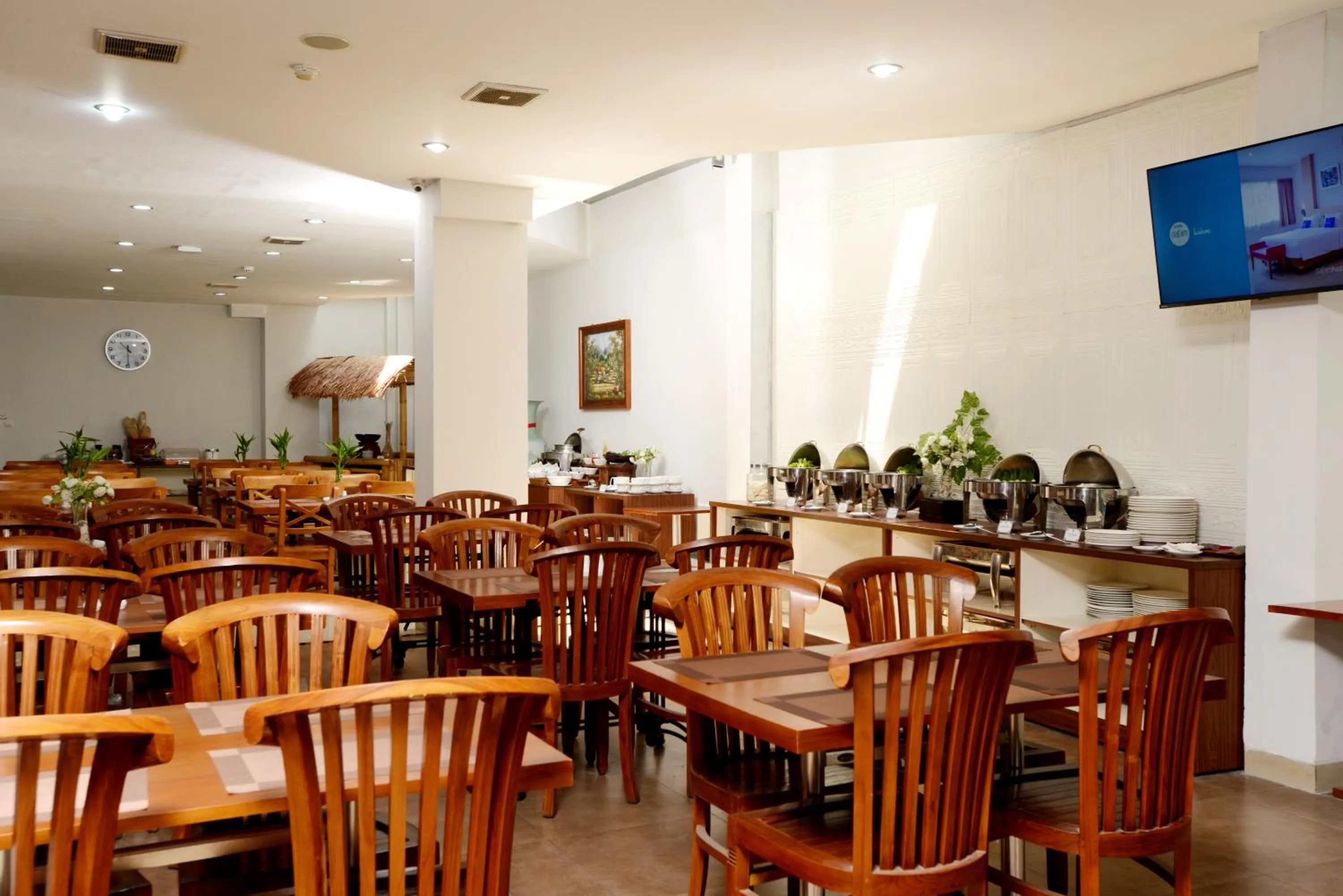 Restaurant/places to eat in Hotel Dafam Rio