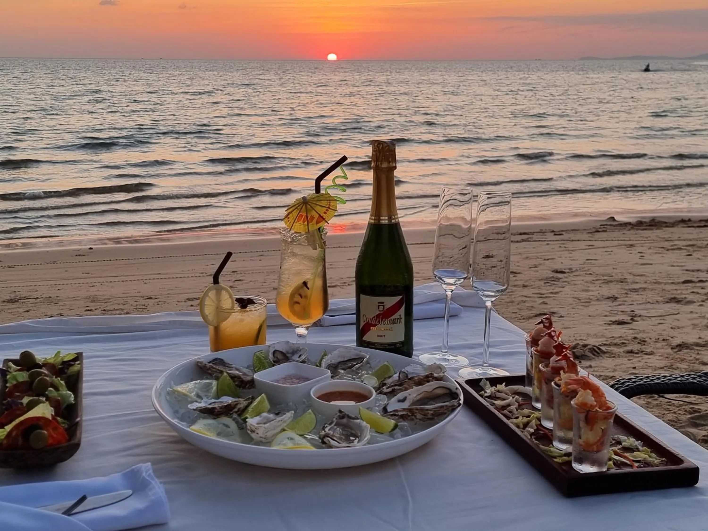 Food and drinks in Sahaa Beach Resort