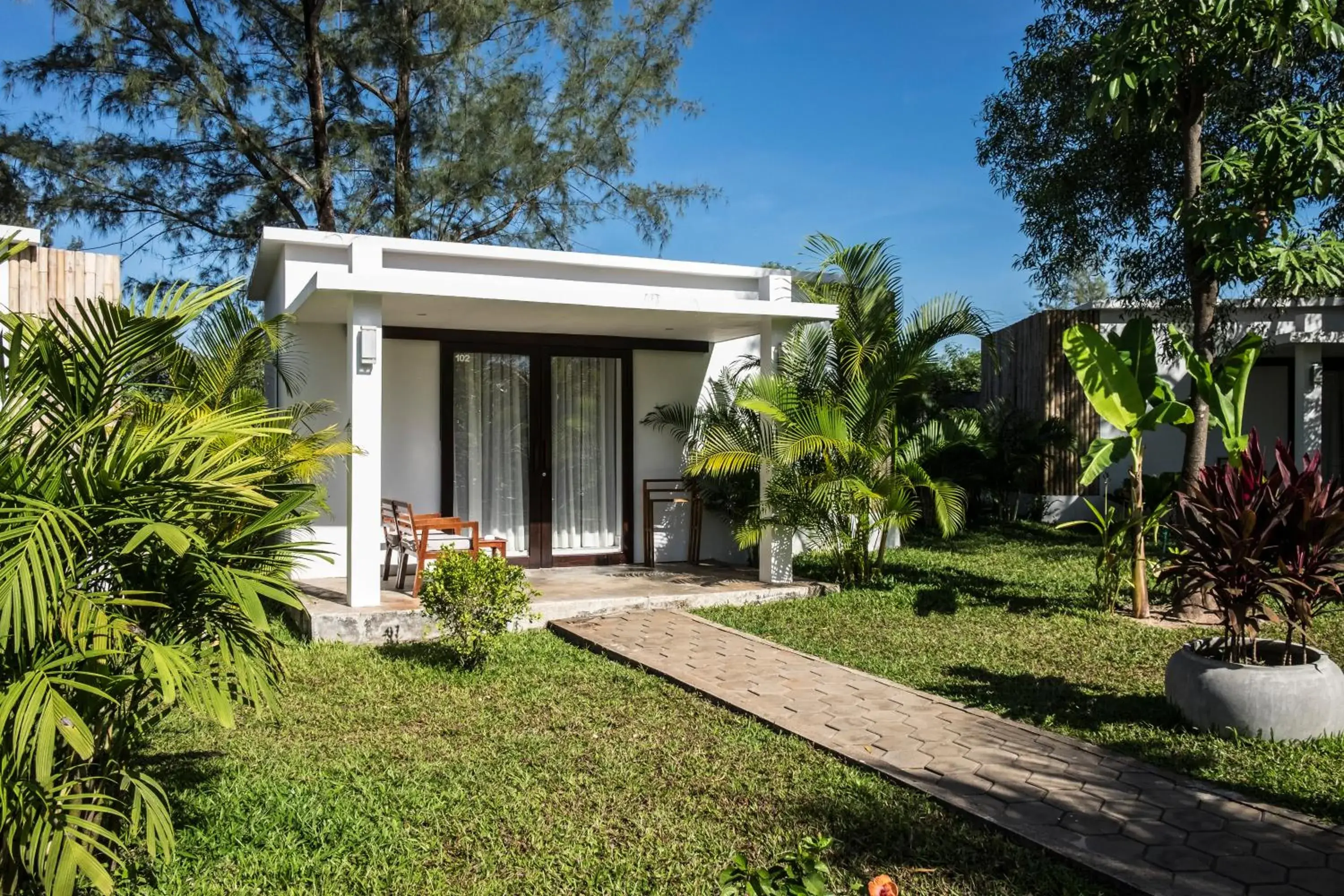 Deluxe Double Bungalow Garden View in Sahaa Beach Resort Deluxe Double Bungalow Garden View in Sahaa Beach Resort