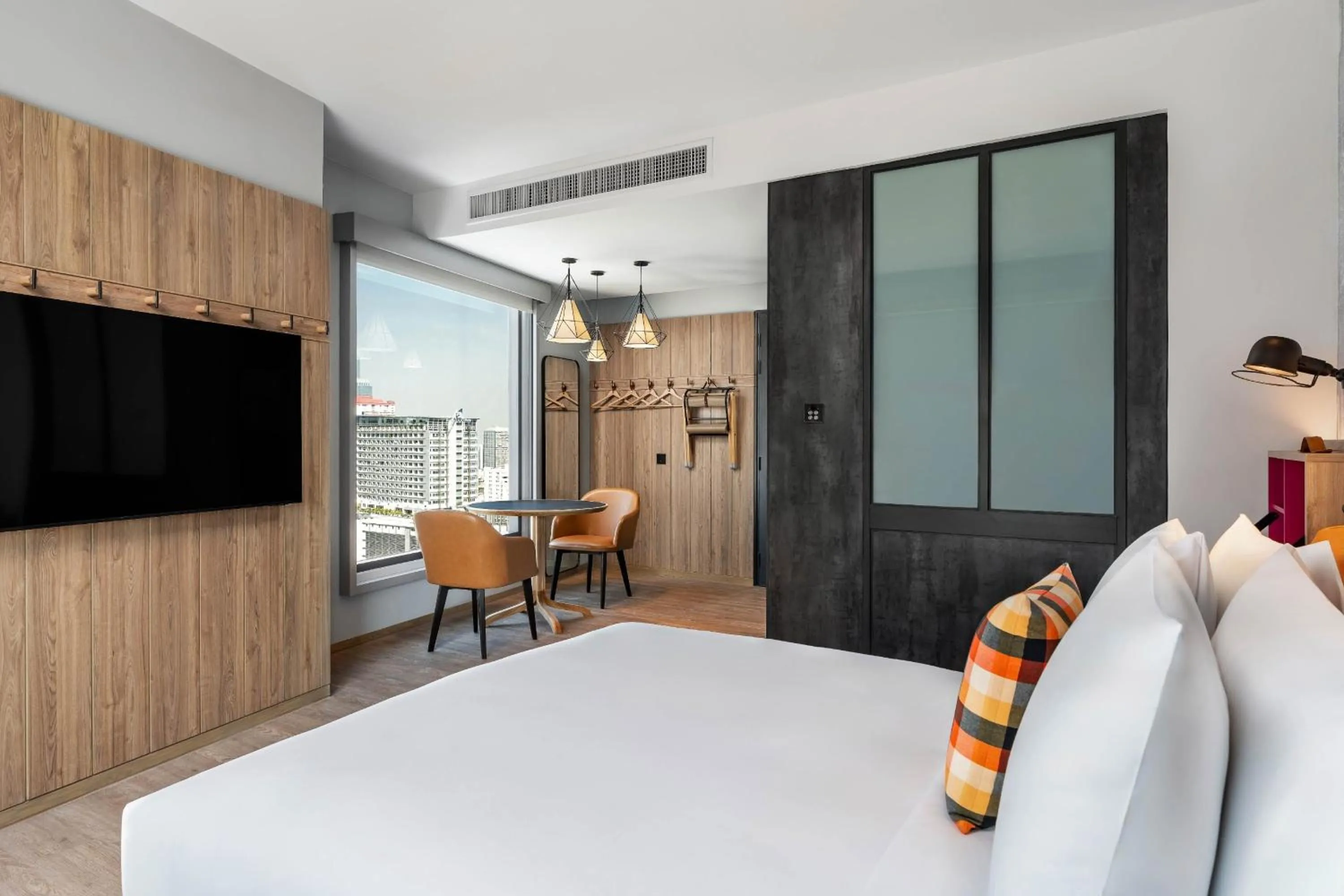 Photo of the whole room, Bed in Moxy Bangkok Ratchaprasong