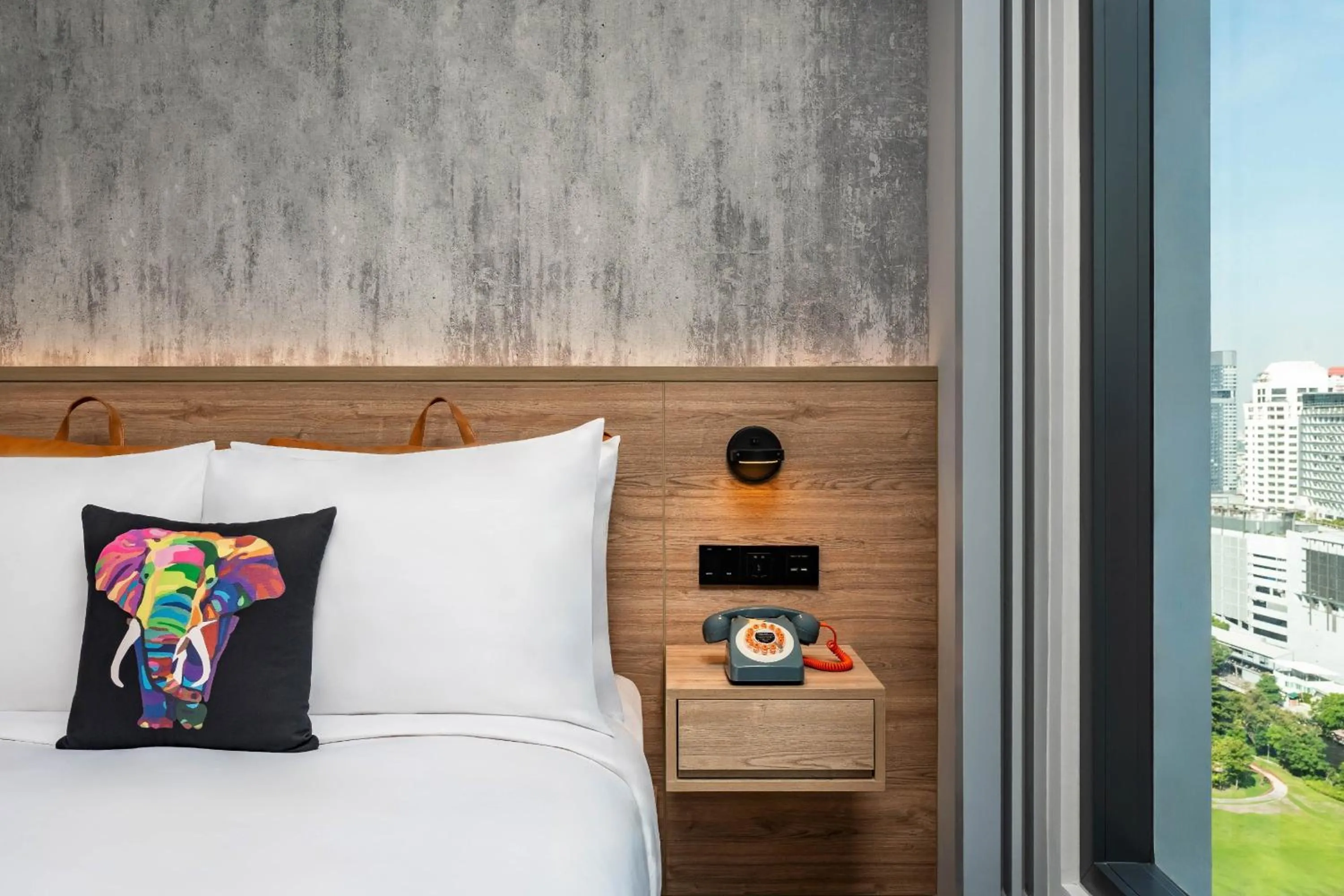 Photo of the whole room, Bed in Moxy Bangkok Ratchaprasong