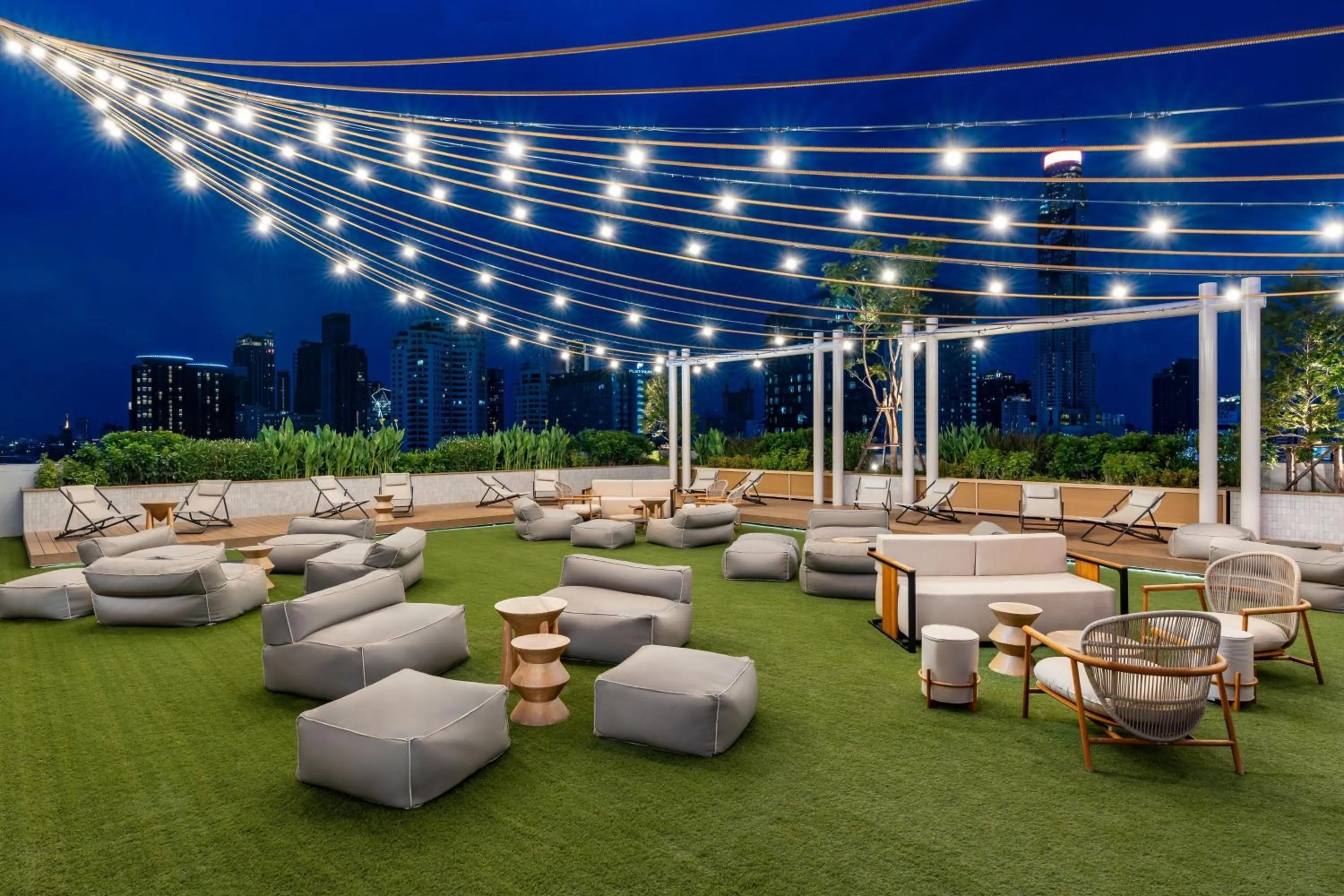 Restaurant/places to eat in Moxy Bangkok Ratchaprasong