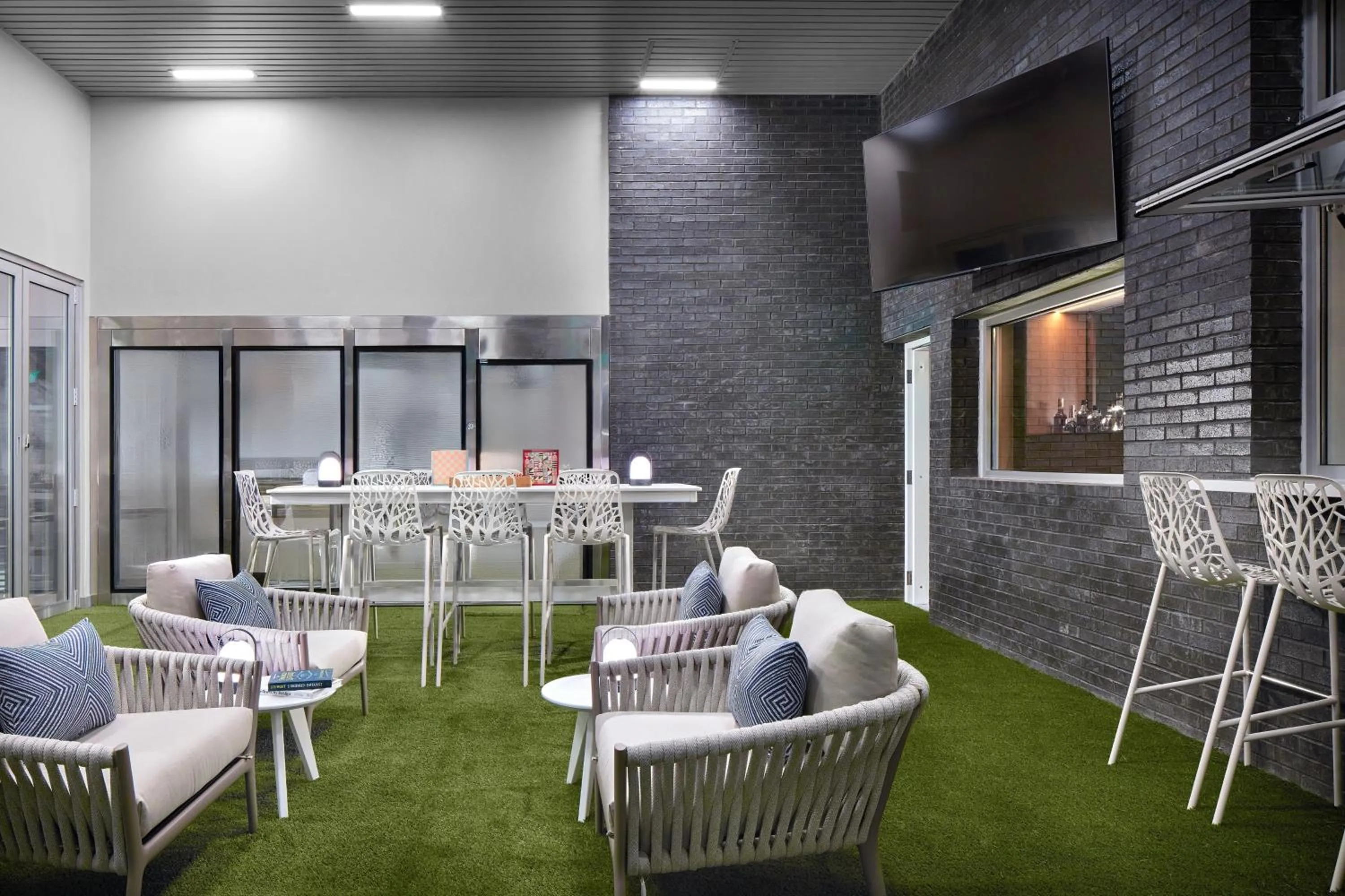 Lounge or bar in Element Charlotte Uptown