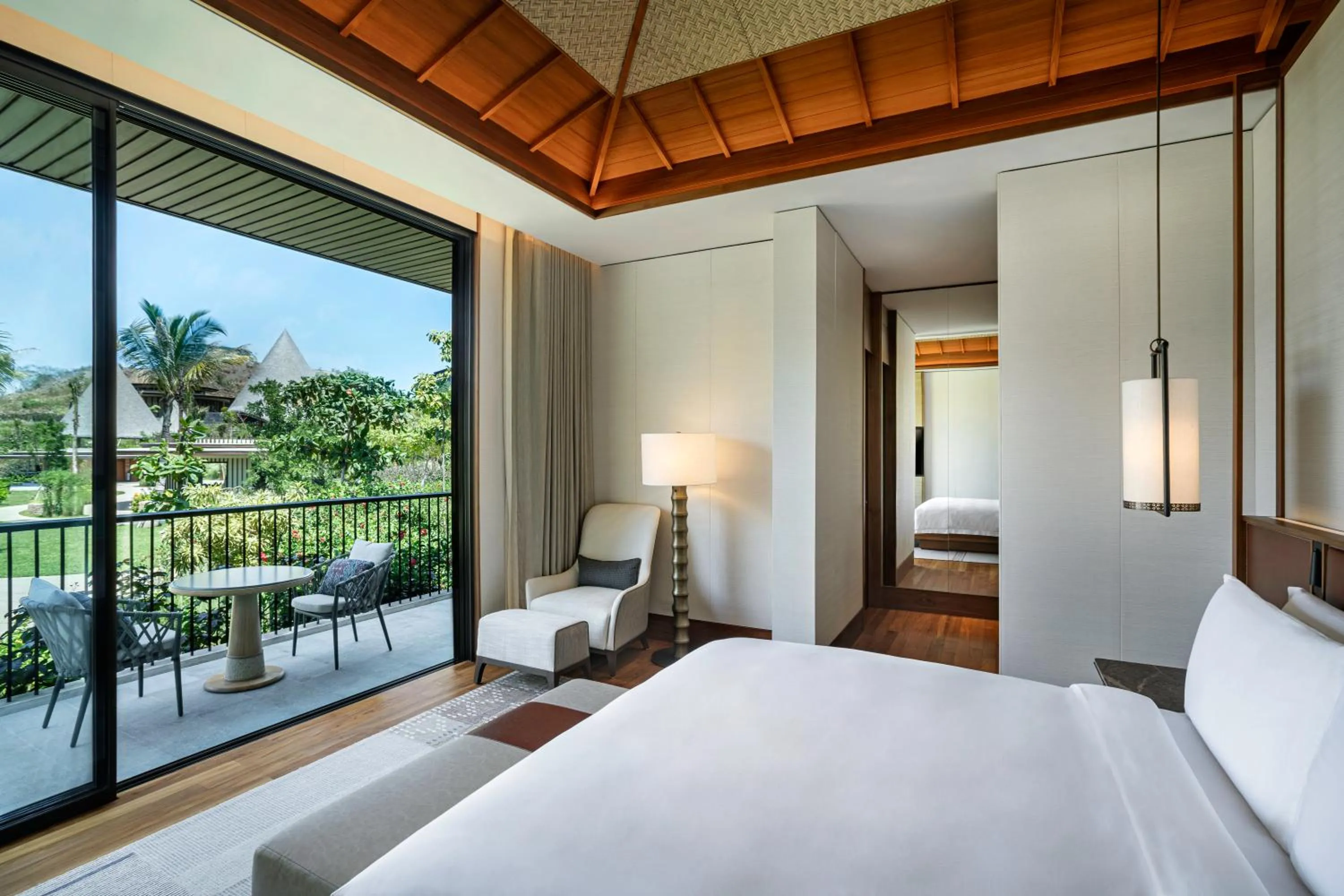 Bed in TA’AKTANA, a Luxury Collection Resort & Spa, Labuan Bajo