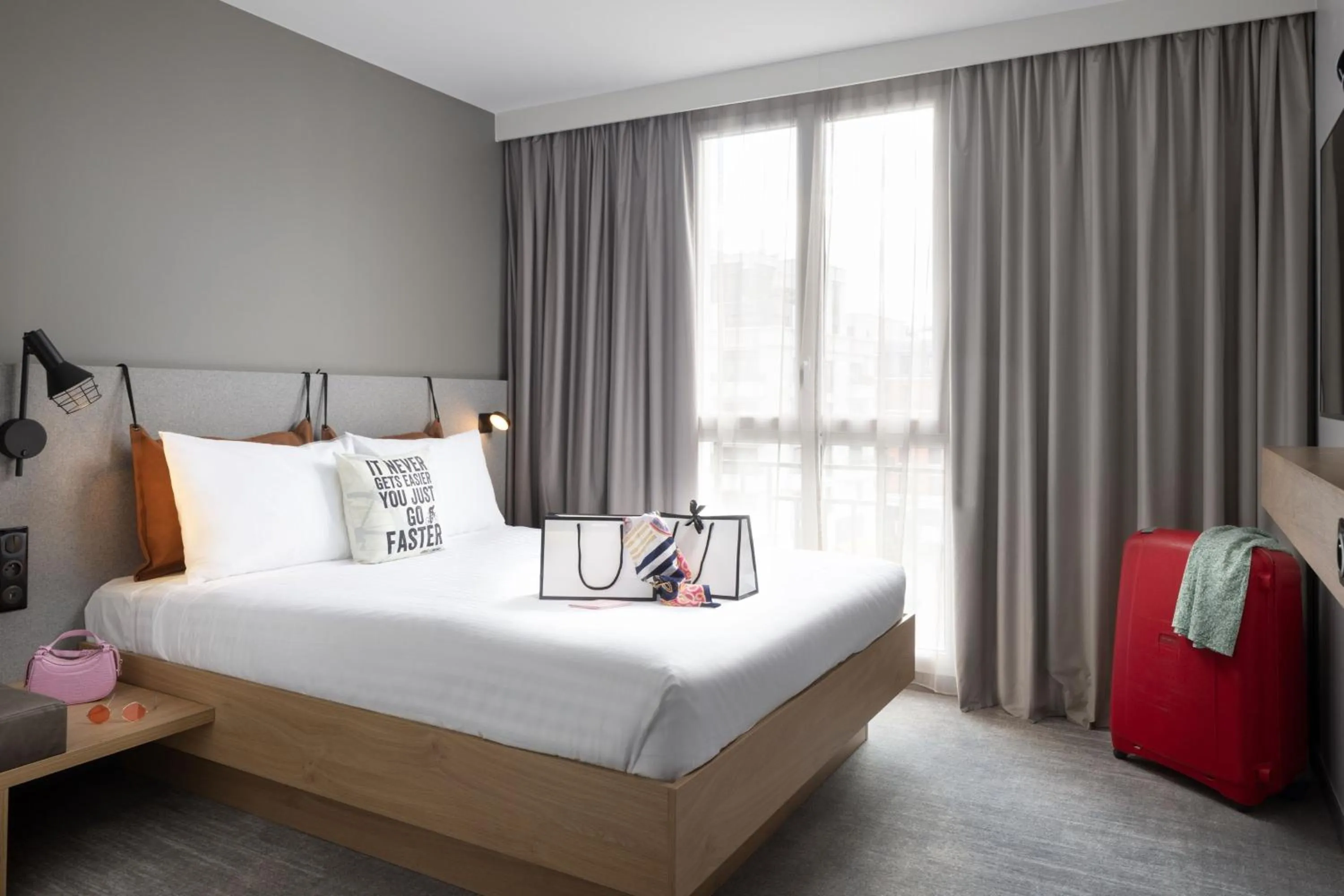 Photo of the whole room, Bed in Moxy Paris Clamart