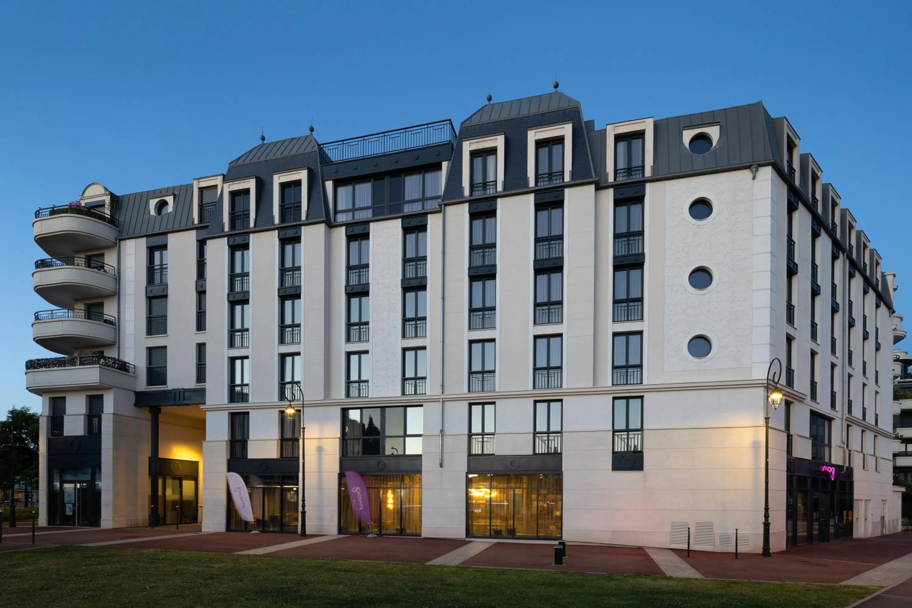 Property building in Moxy Paris Clamart
