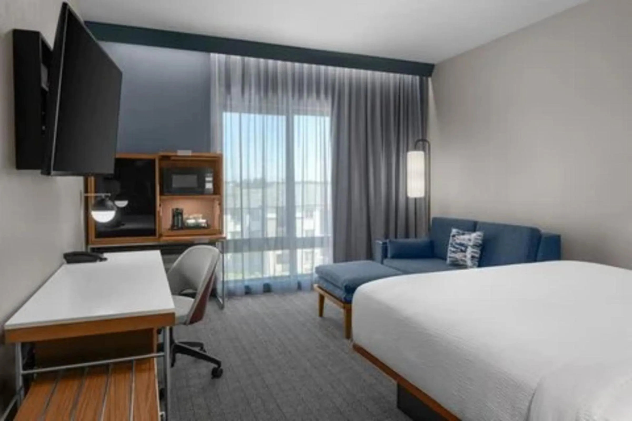 Bedroom, Bed in Courtyard by Marriott Modesto North