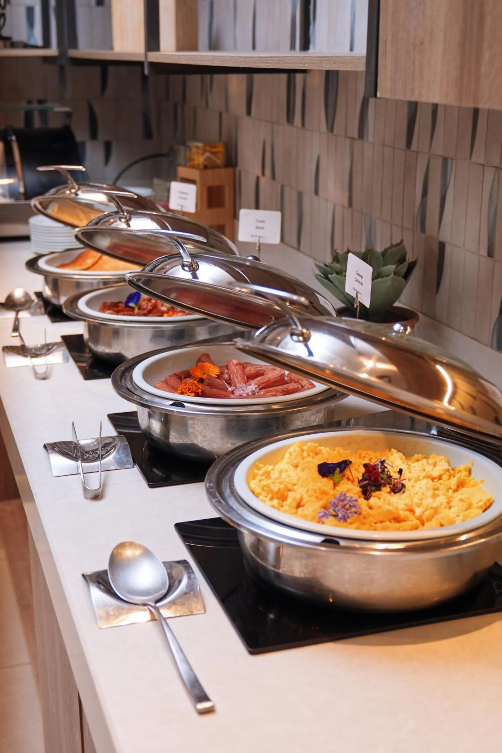 Food and drinks in Residence Inn by Marriott Santiago de los Caballeros