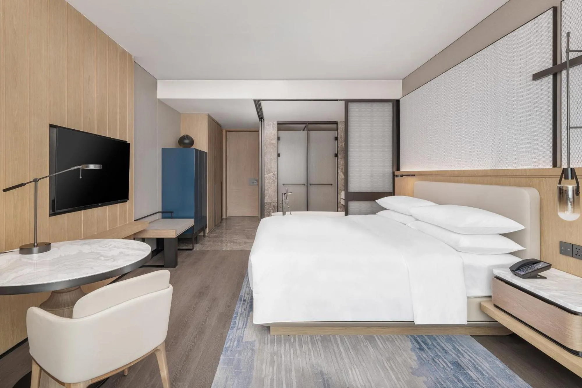 Bedroom, Bed in Qingdao Marriott Hotel Jiaozhou