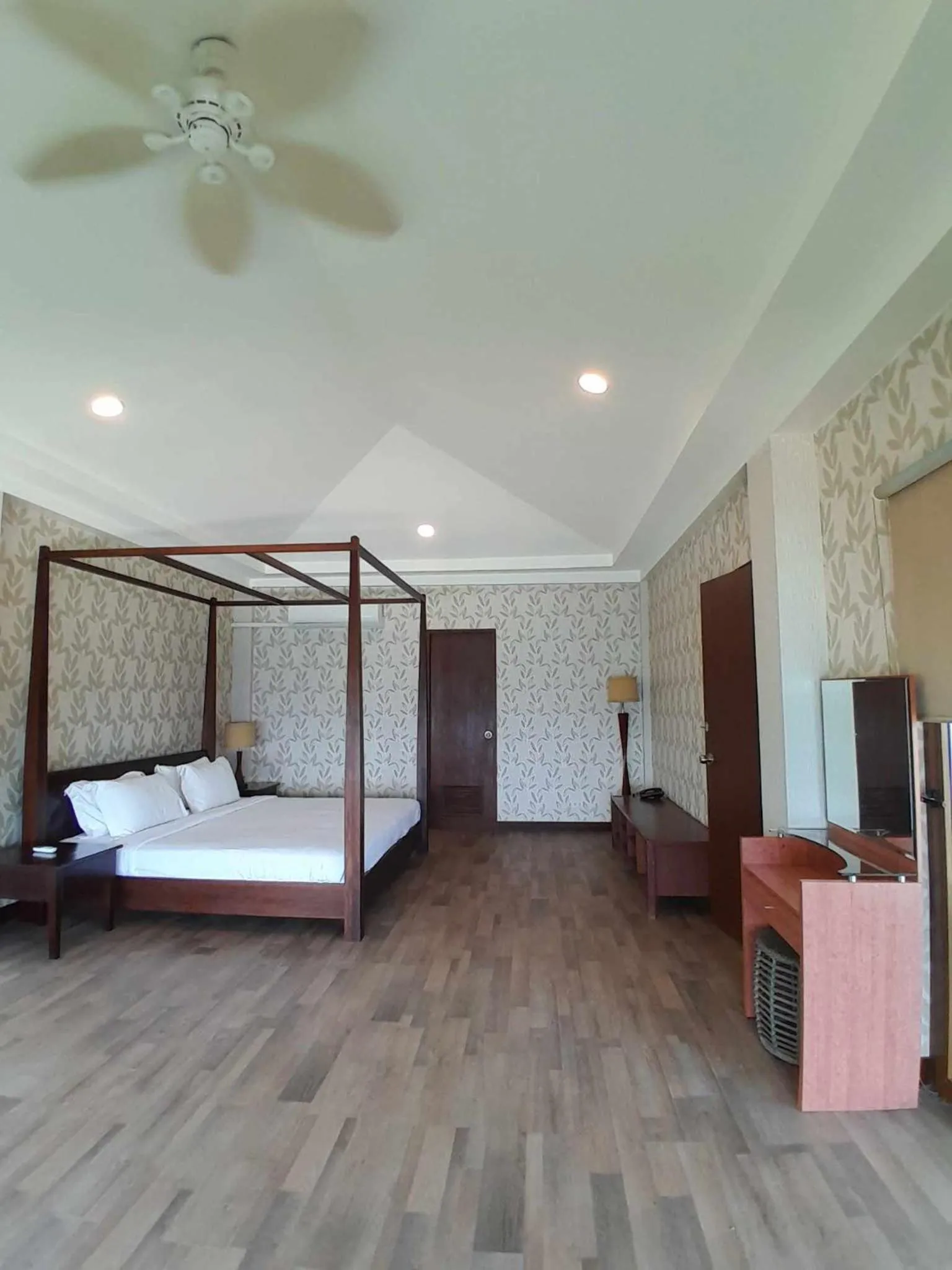 Cuna Mangodlong Paradise Beach Resort