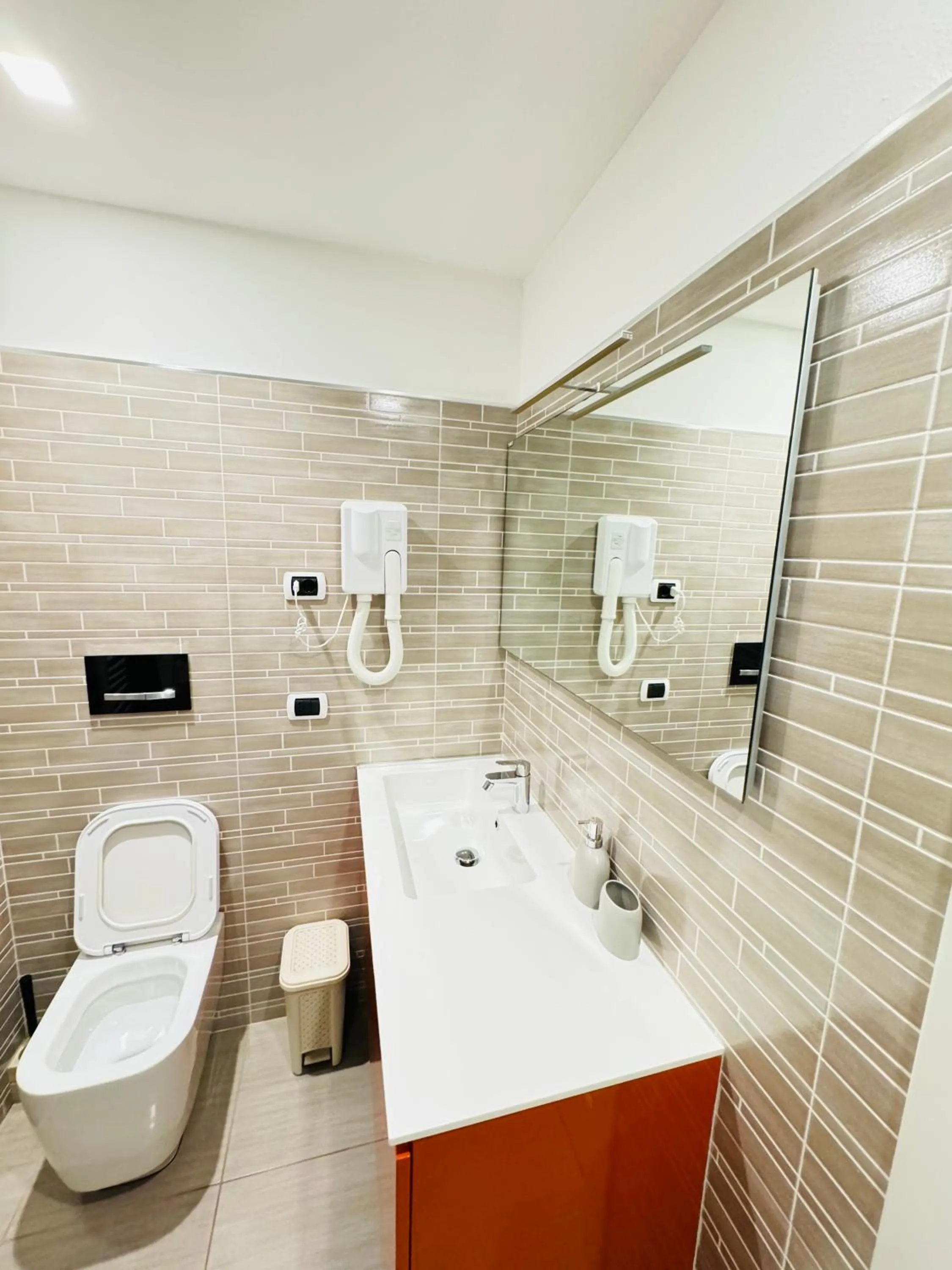 Smart-House Rent-Rooms FREE PARKING