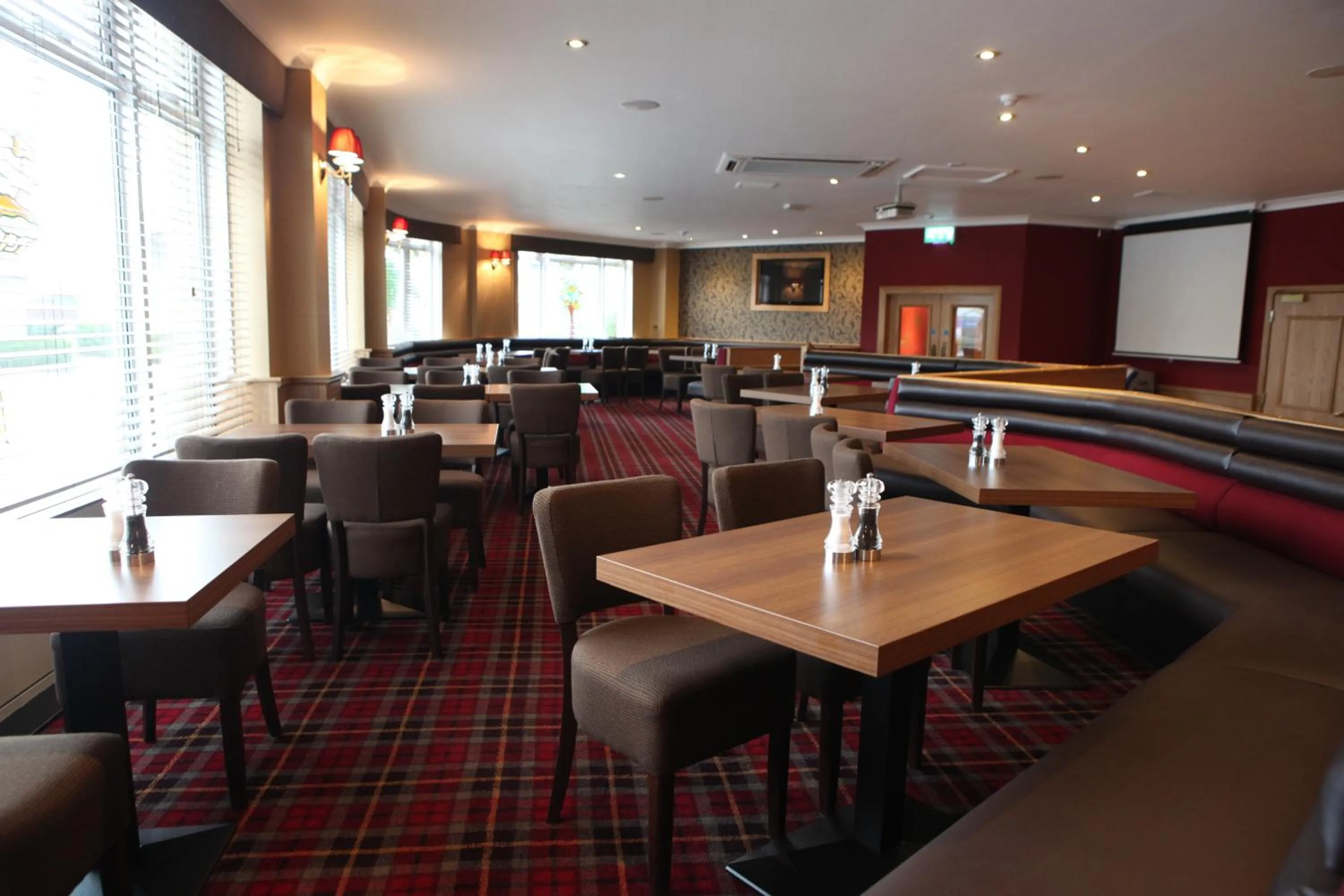 Restaurant/places to eat in Leapark Hotel