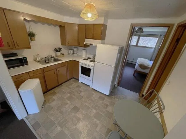 Kitchen or kitchenette in Berkshire Valley Inn