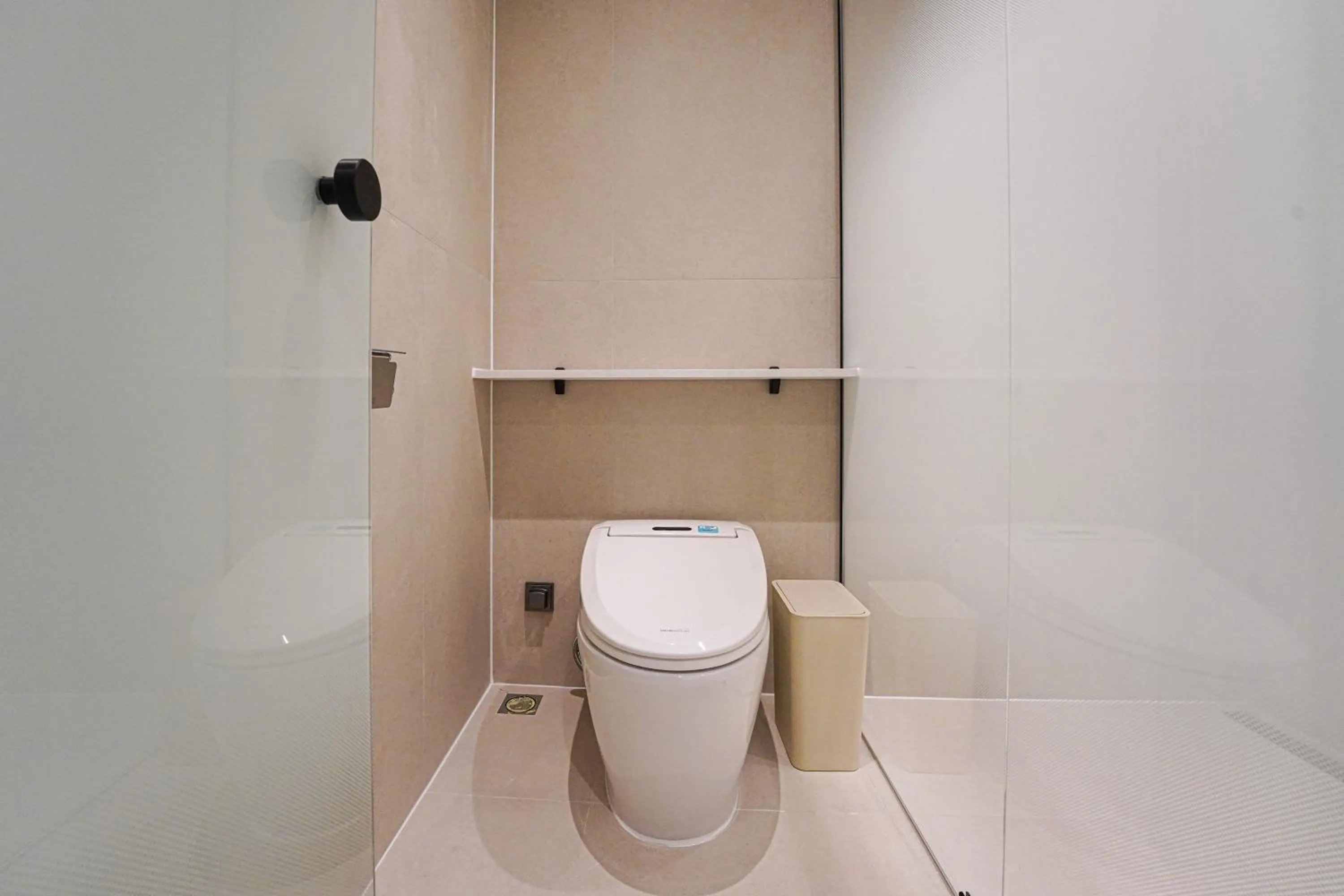 Toilet in Hotel Ground27