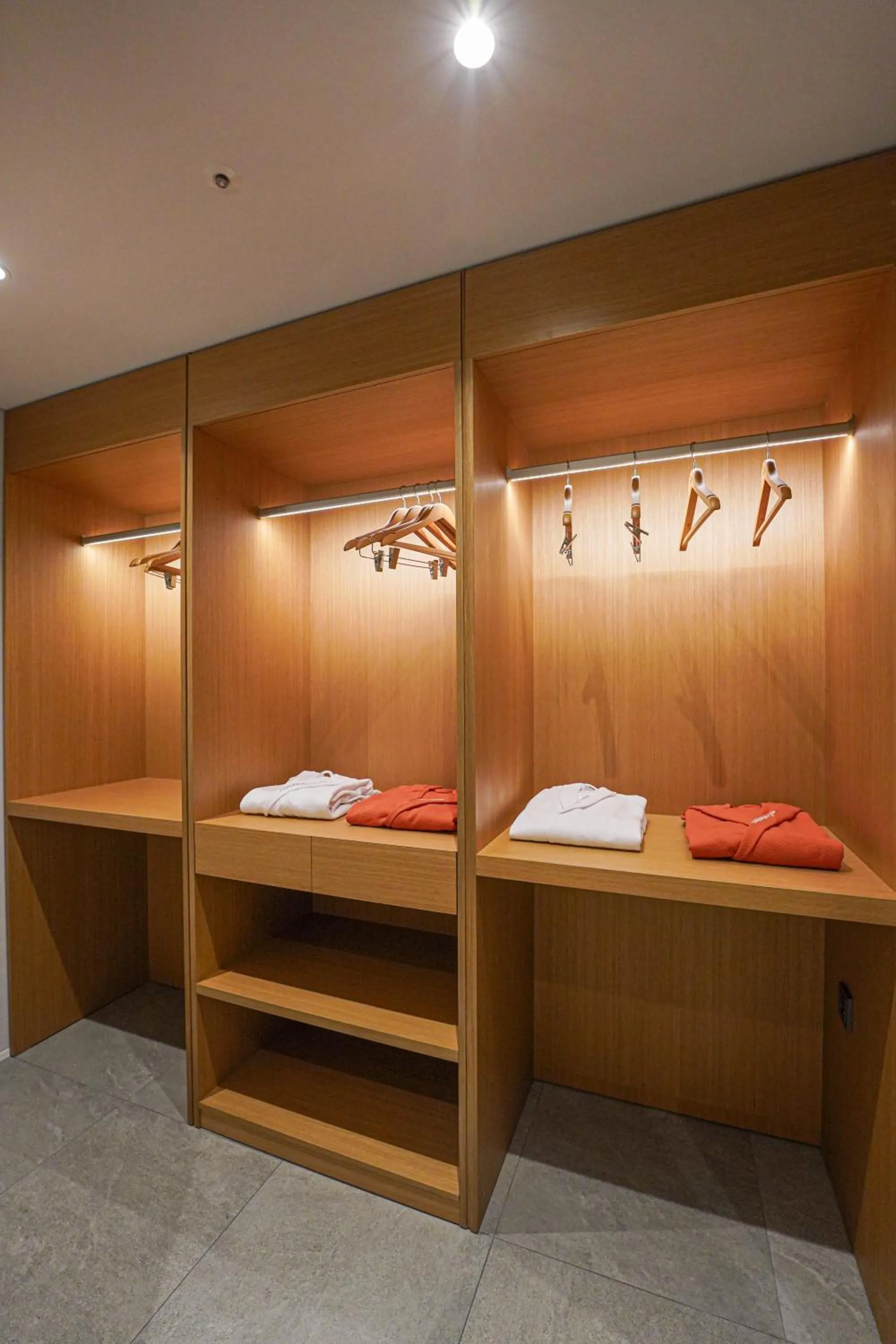 wardrobe, Bed in Hotel Ground27