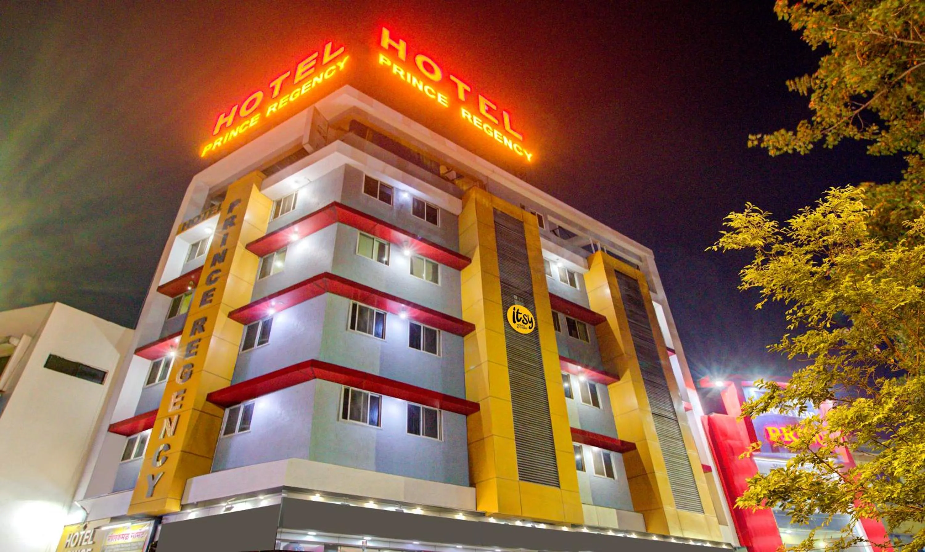 Property building in Itsy Hotels Prince Regency