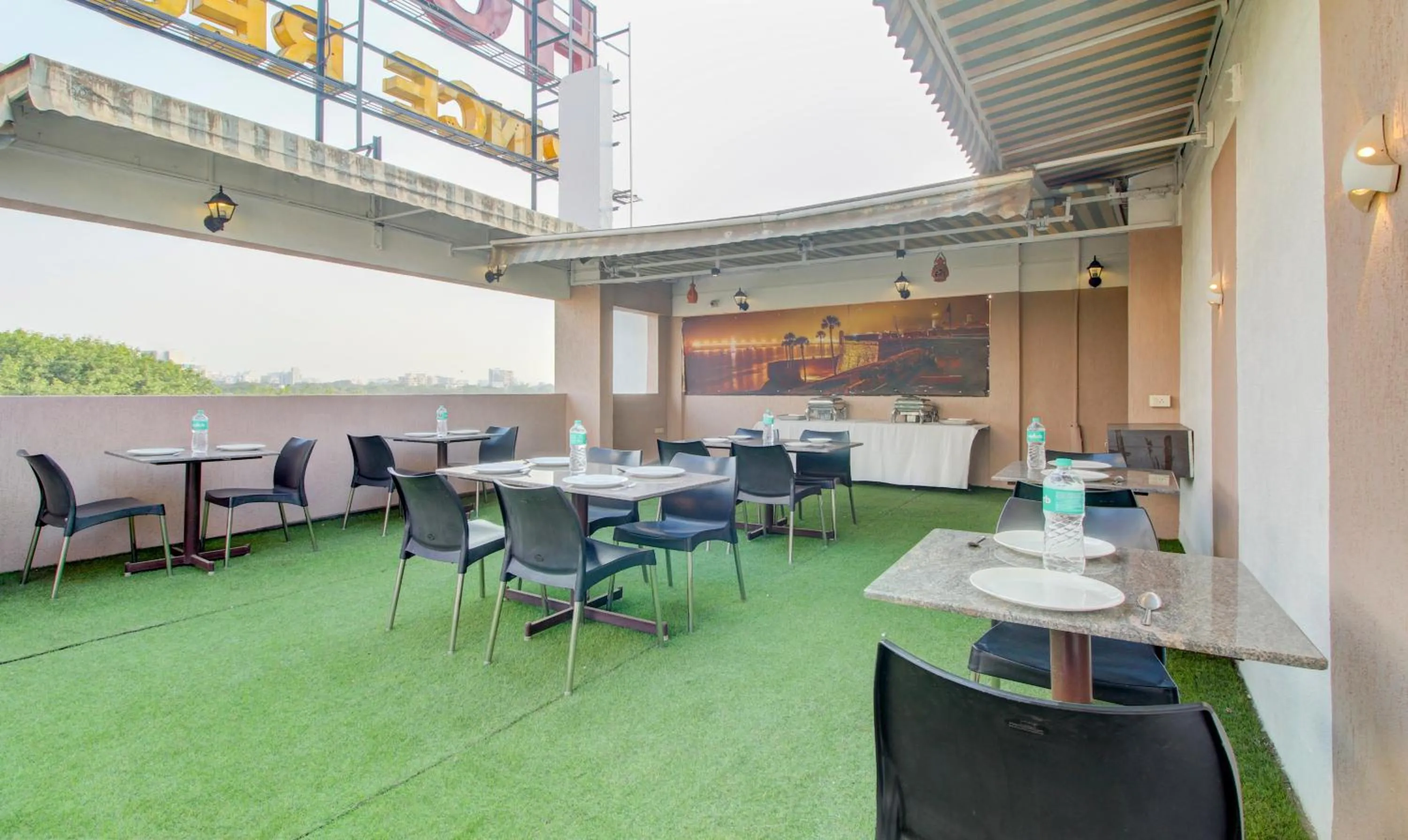 Dining area in Itsy Hotels Prince Regency