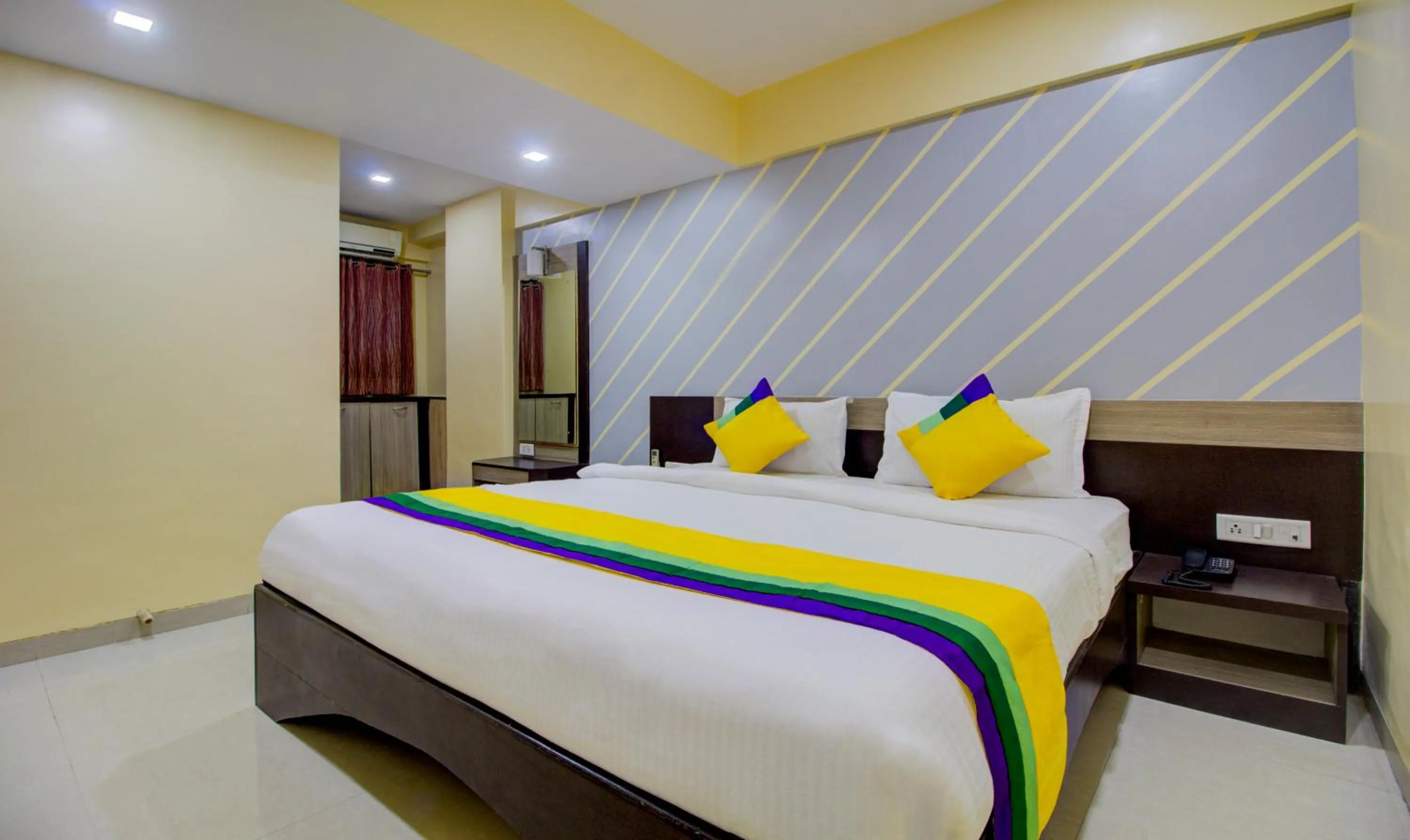 Bedroom, Bed in Itsy Hotels Prince Regency