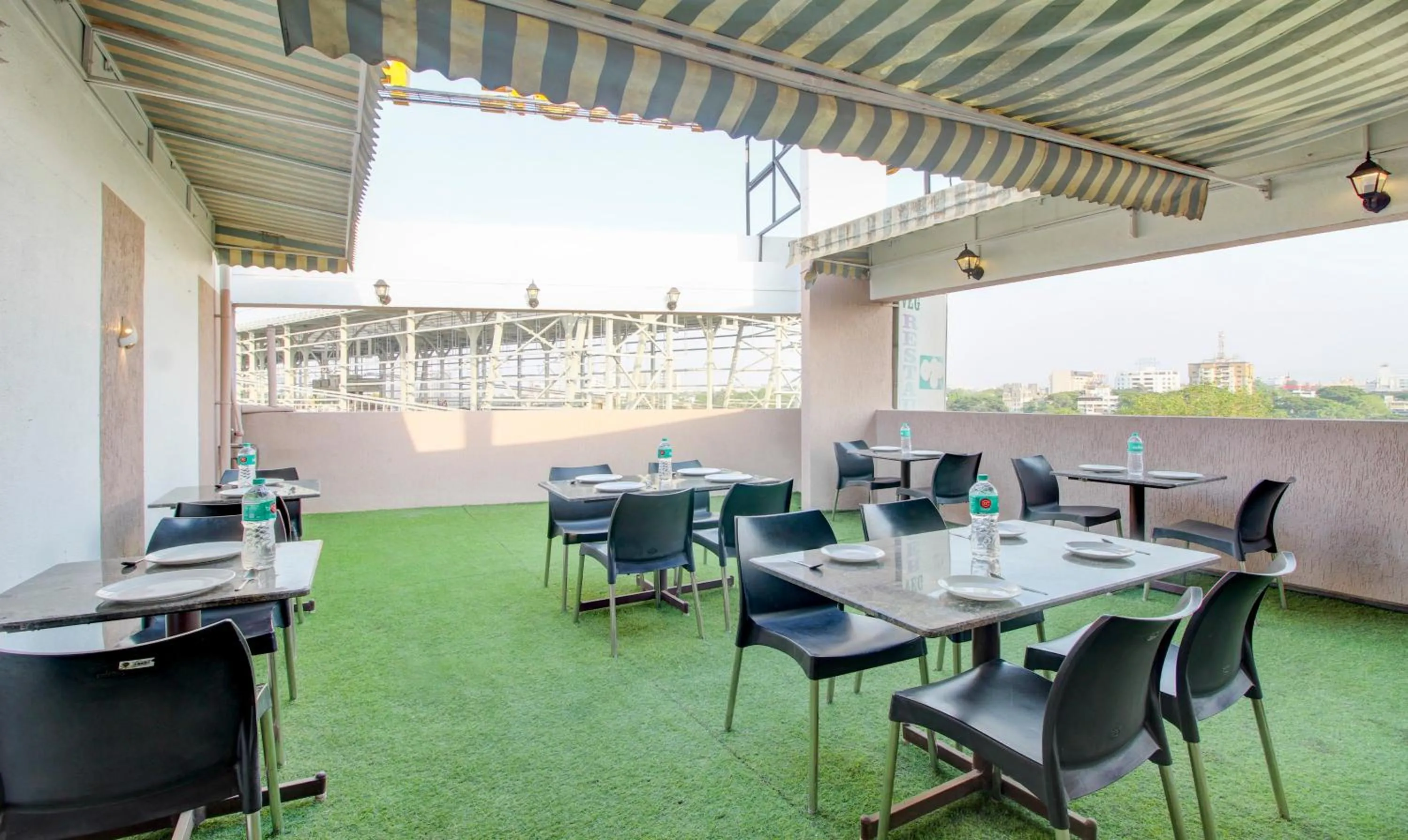 Dining area in Itsy Hotels Prince Regency