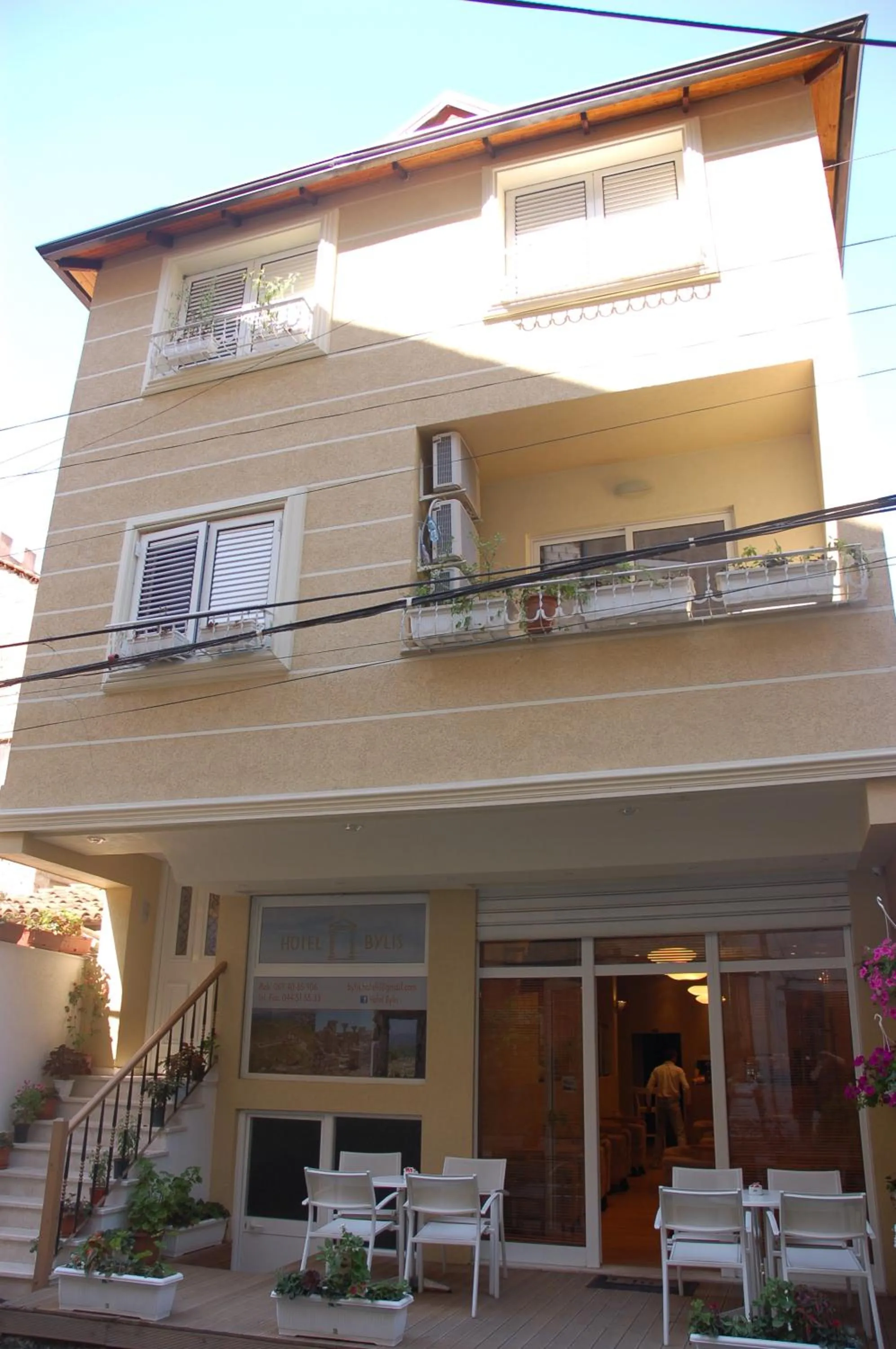 Facade/entrance in Hotel Bylis