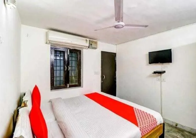 Bedroom, Bed in OYO 82147 White Palace