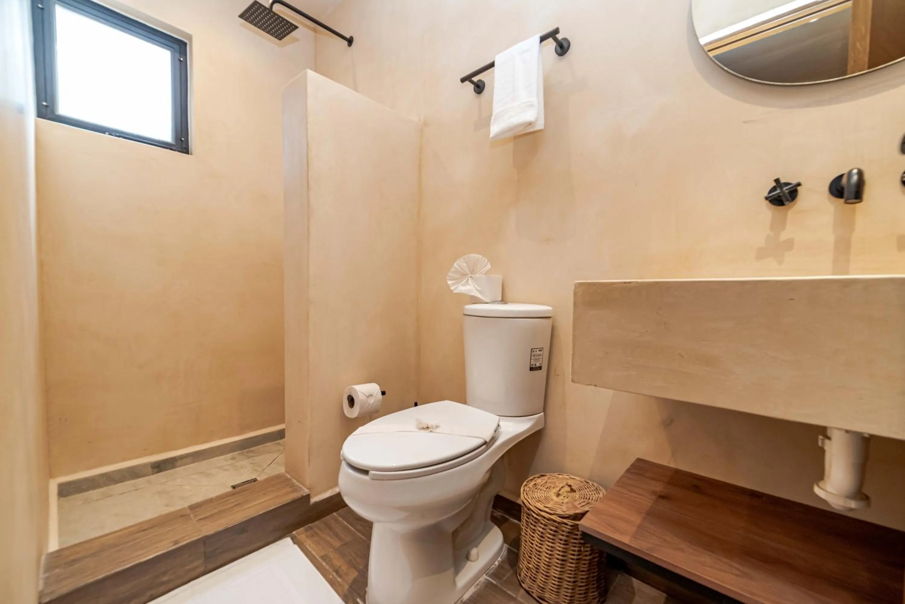 Shower in The Teodoro