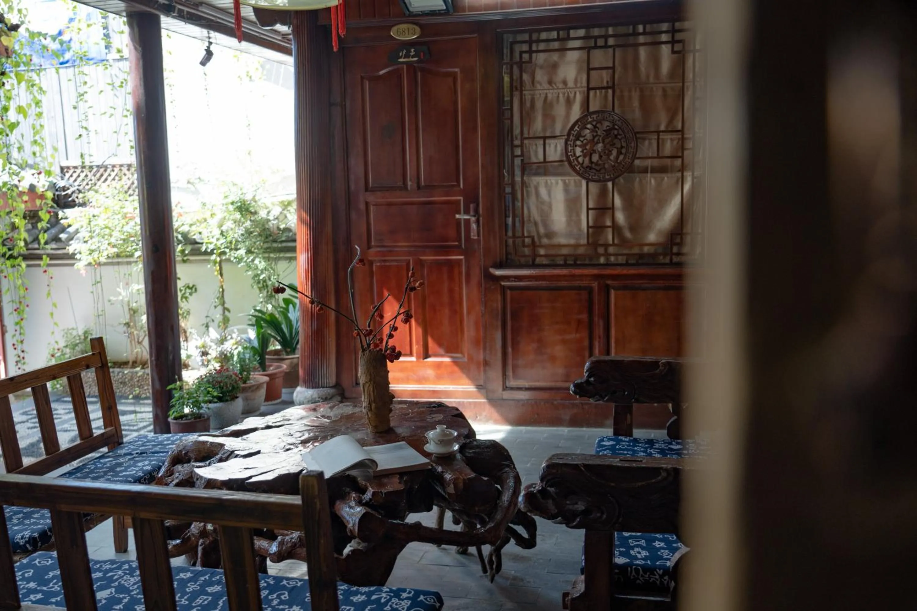 Seating area in Lijiang Ancient City View Inn