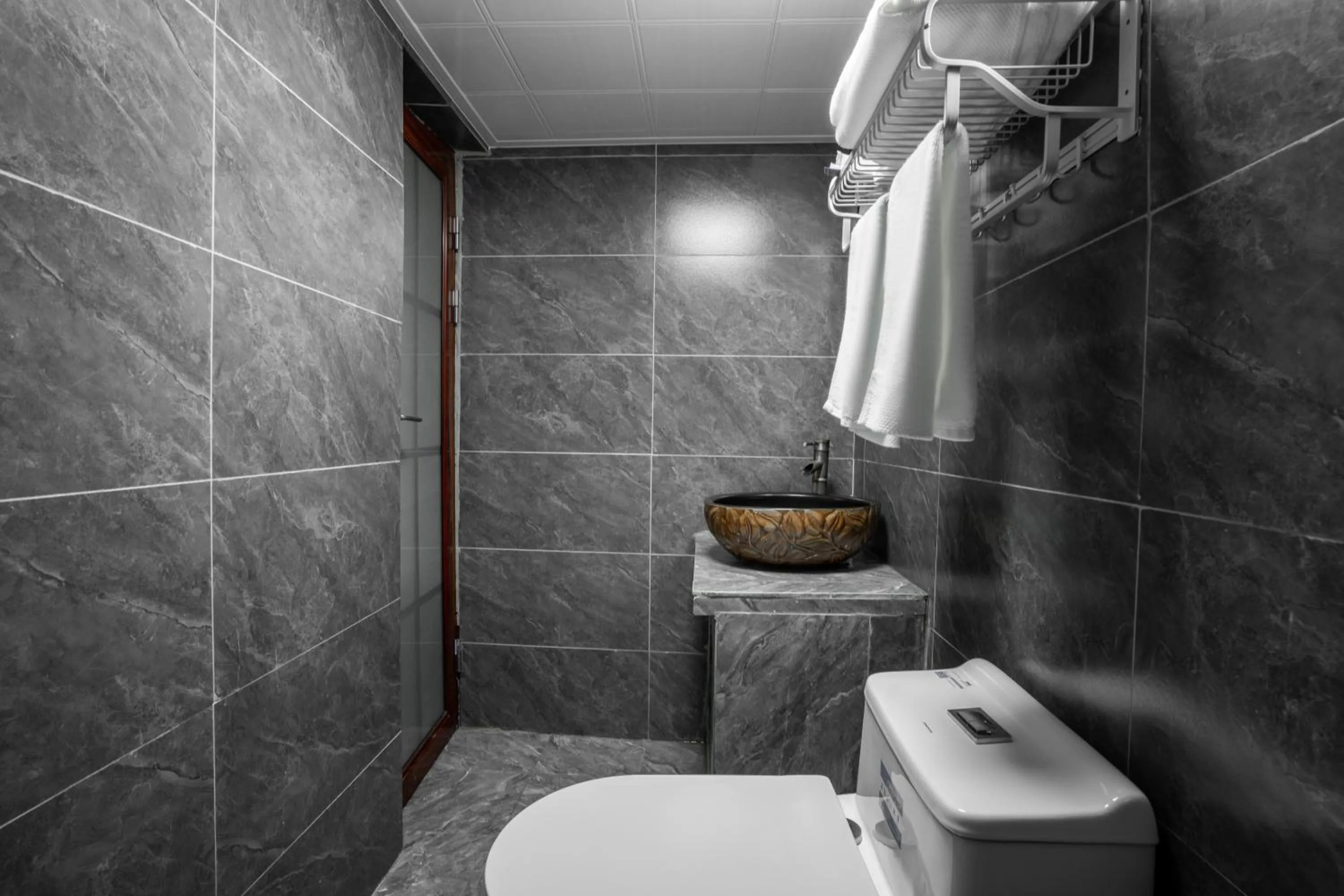 Shower in Lijiang Ancient City View Inn