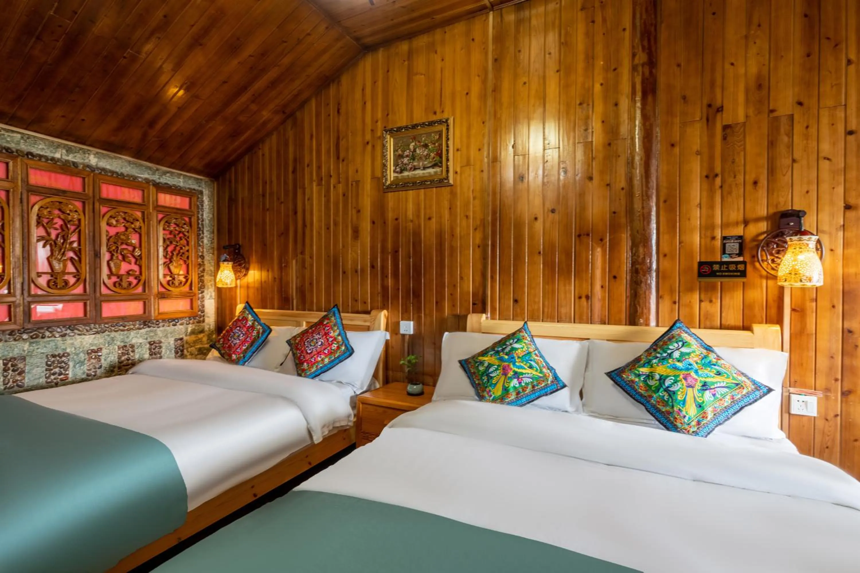 Bed in Lijiang Ancient City View Inn