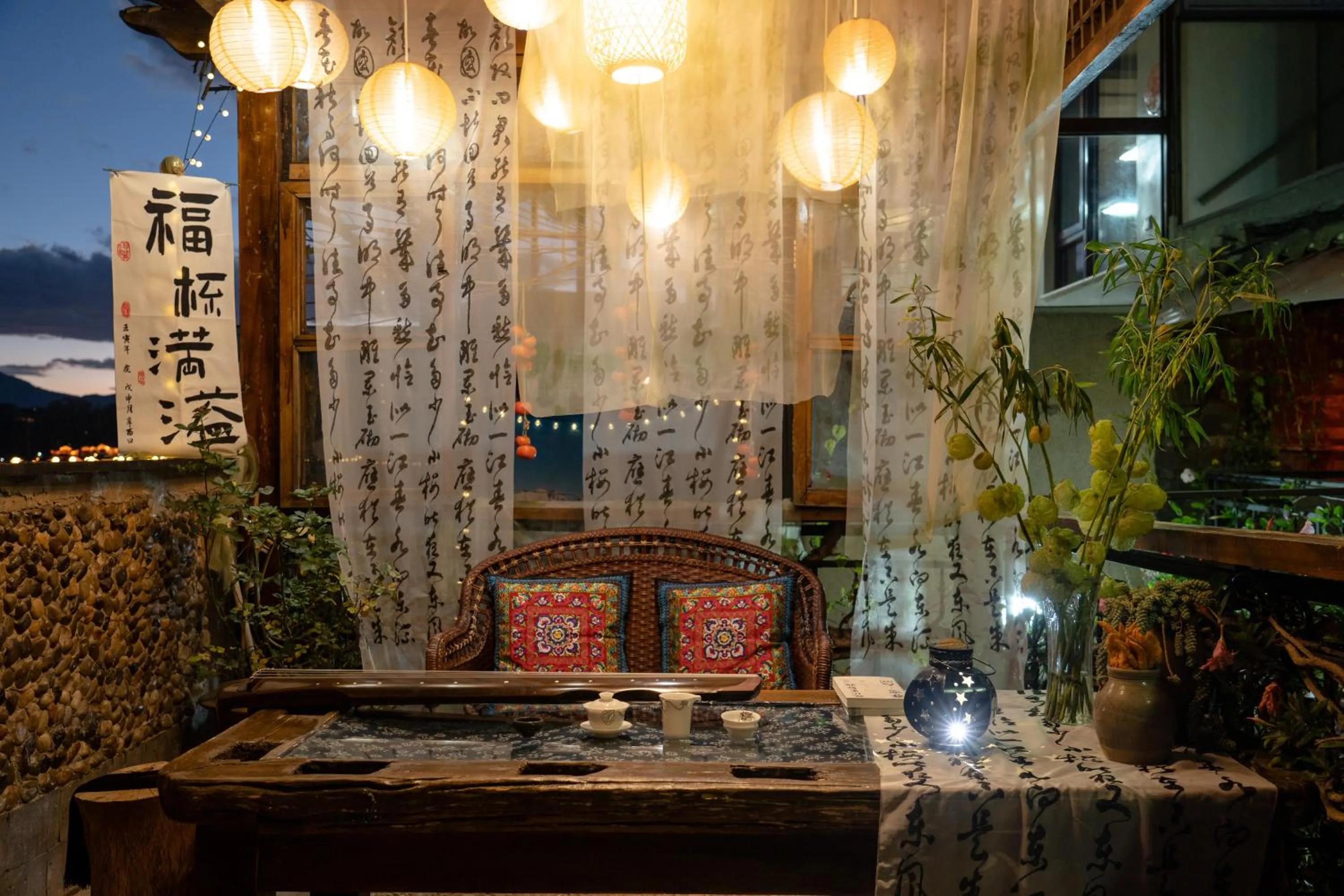 Night in Lijiang Ancient City View Inn