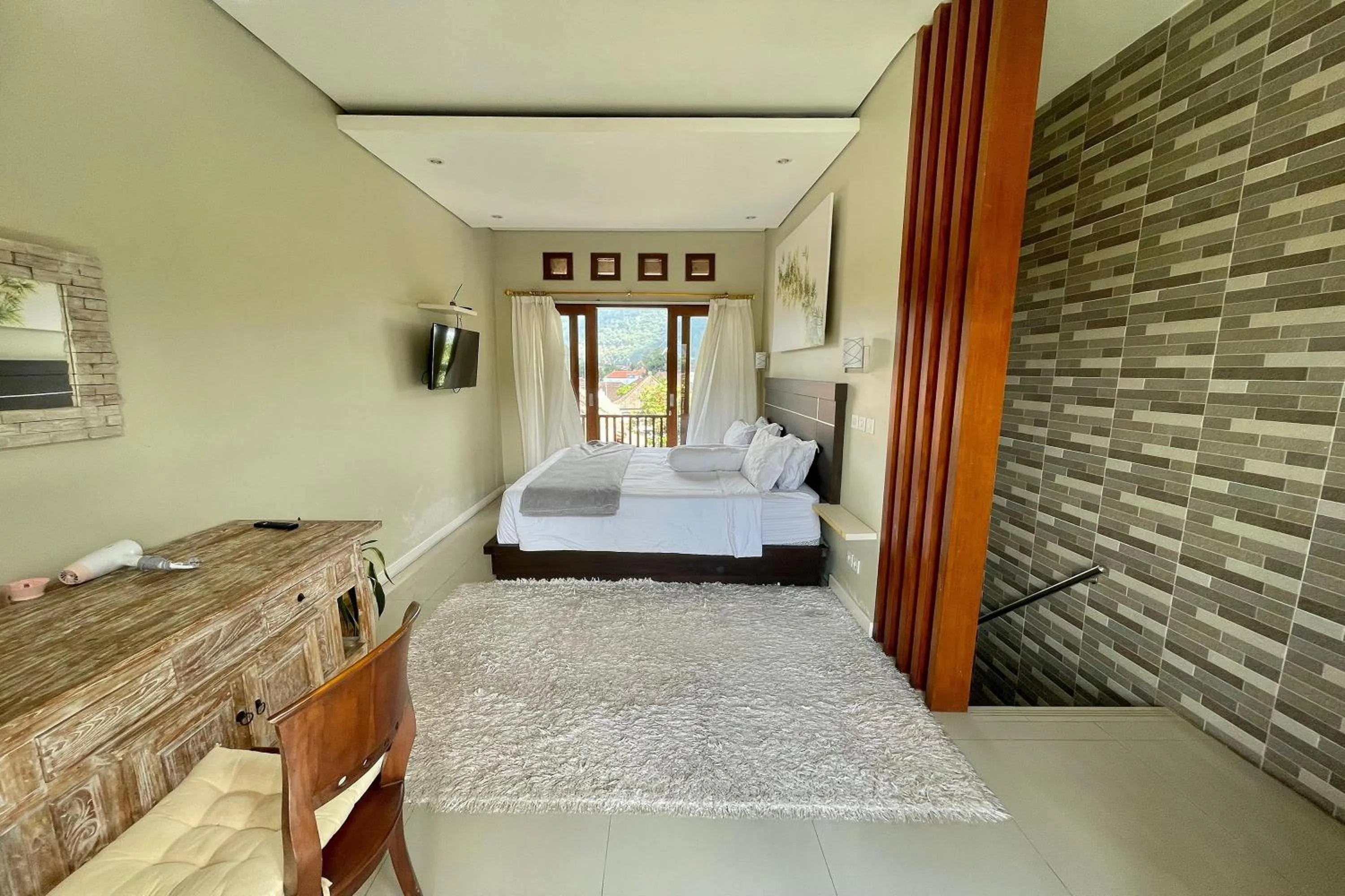 Photo of the whole room, Bed in Double U Camp and Villa