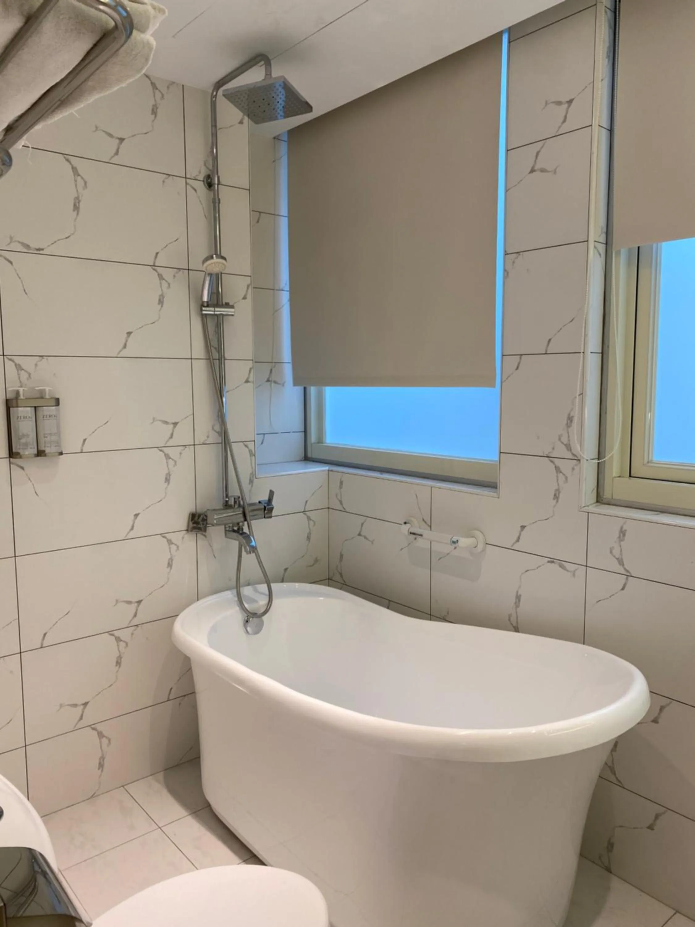 Shower in Fashion Home Business Hotel 時尚居商旅