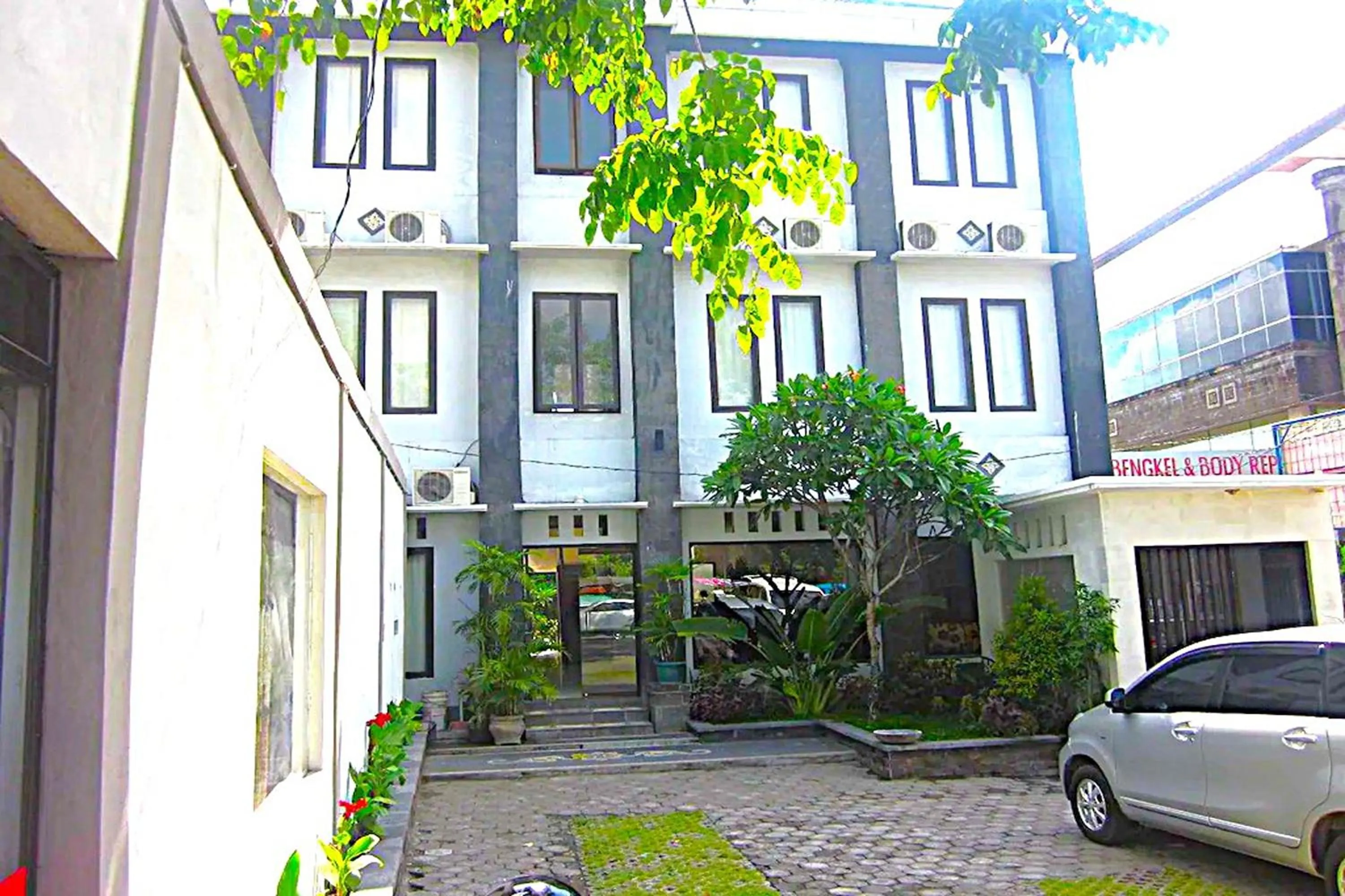 Property building in Hotel Warta Dua