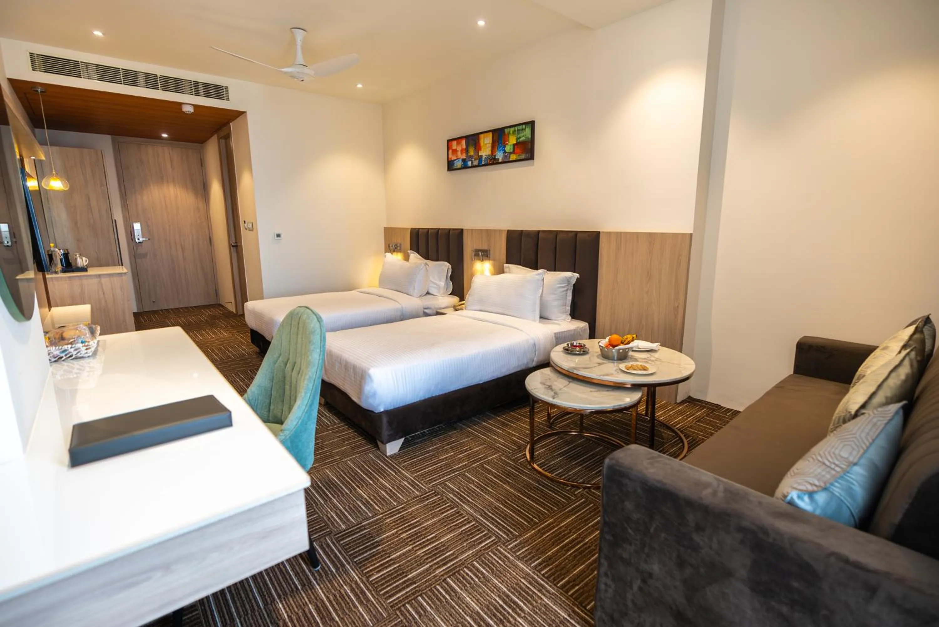 Living room, Bed in Clarks inn Express Ayodhya