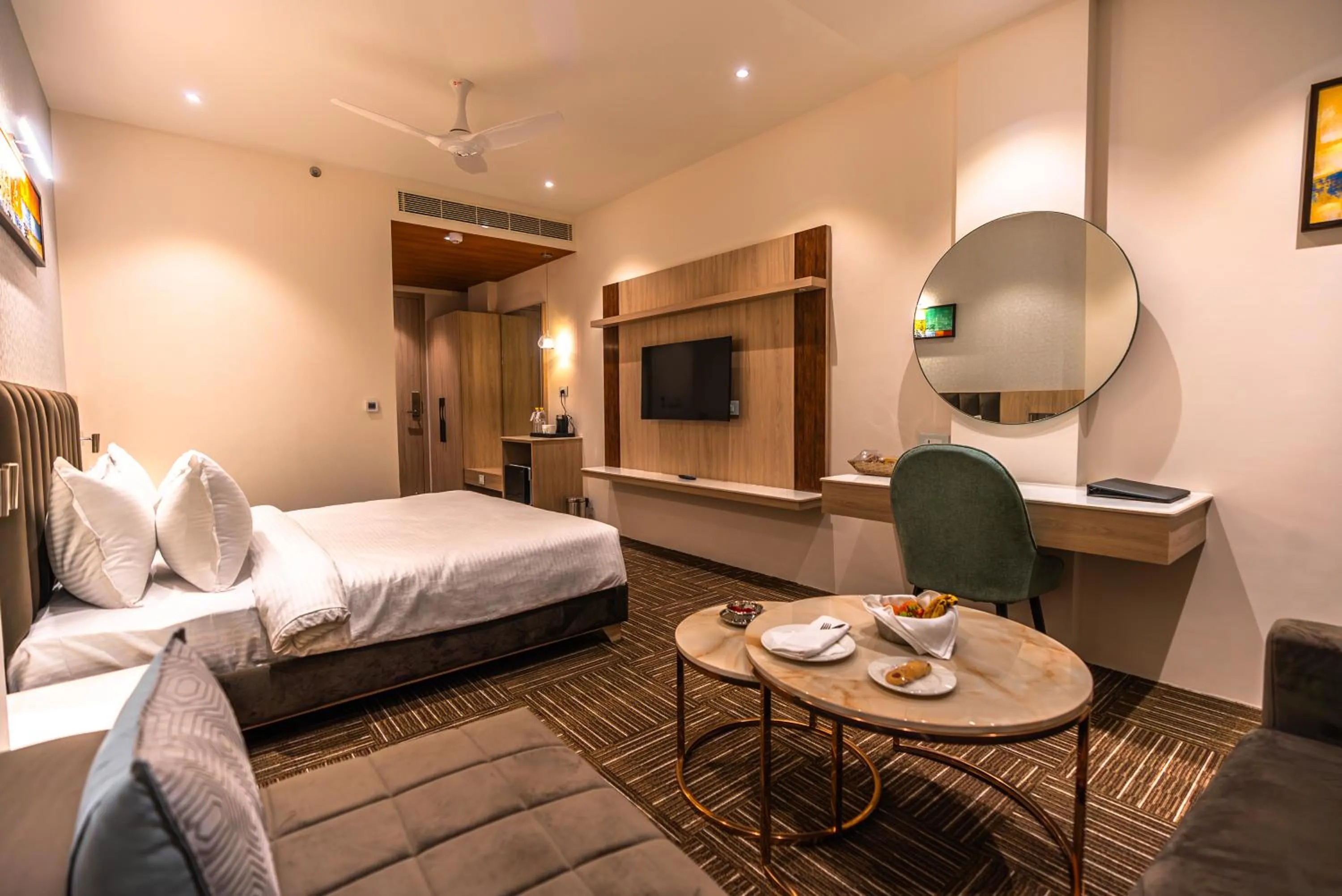 Bedroom, Bed in Clarks inn Express Ayodhya