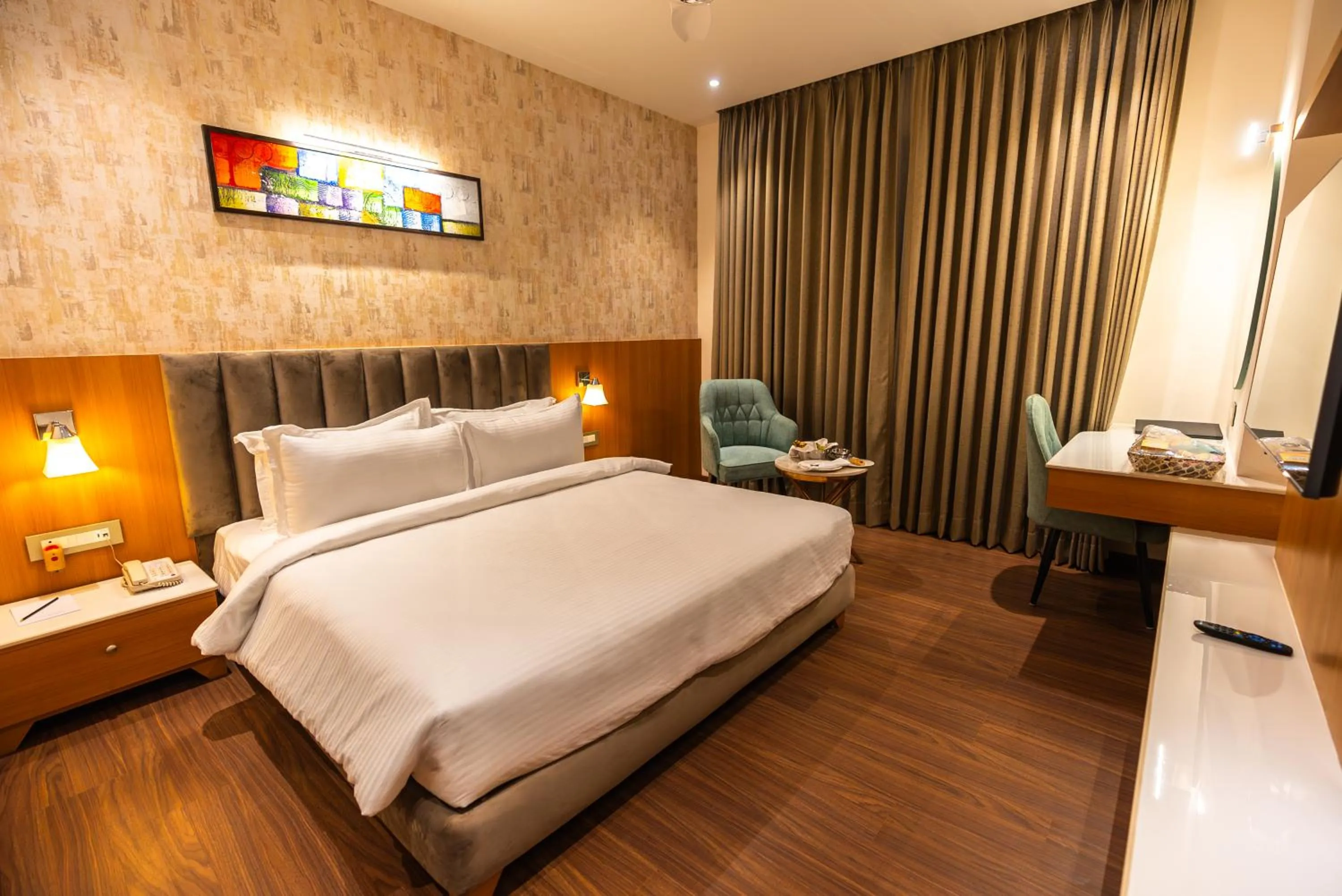 Bedroom, Bed in Clarks inn Express Ayodhya